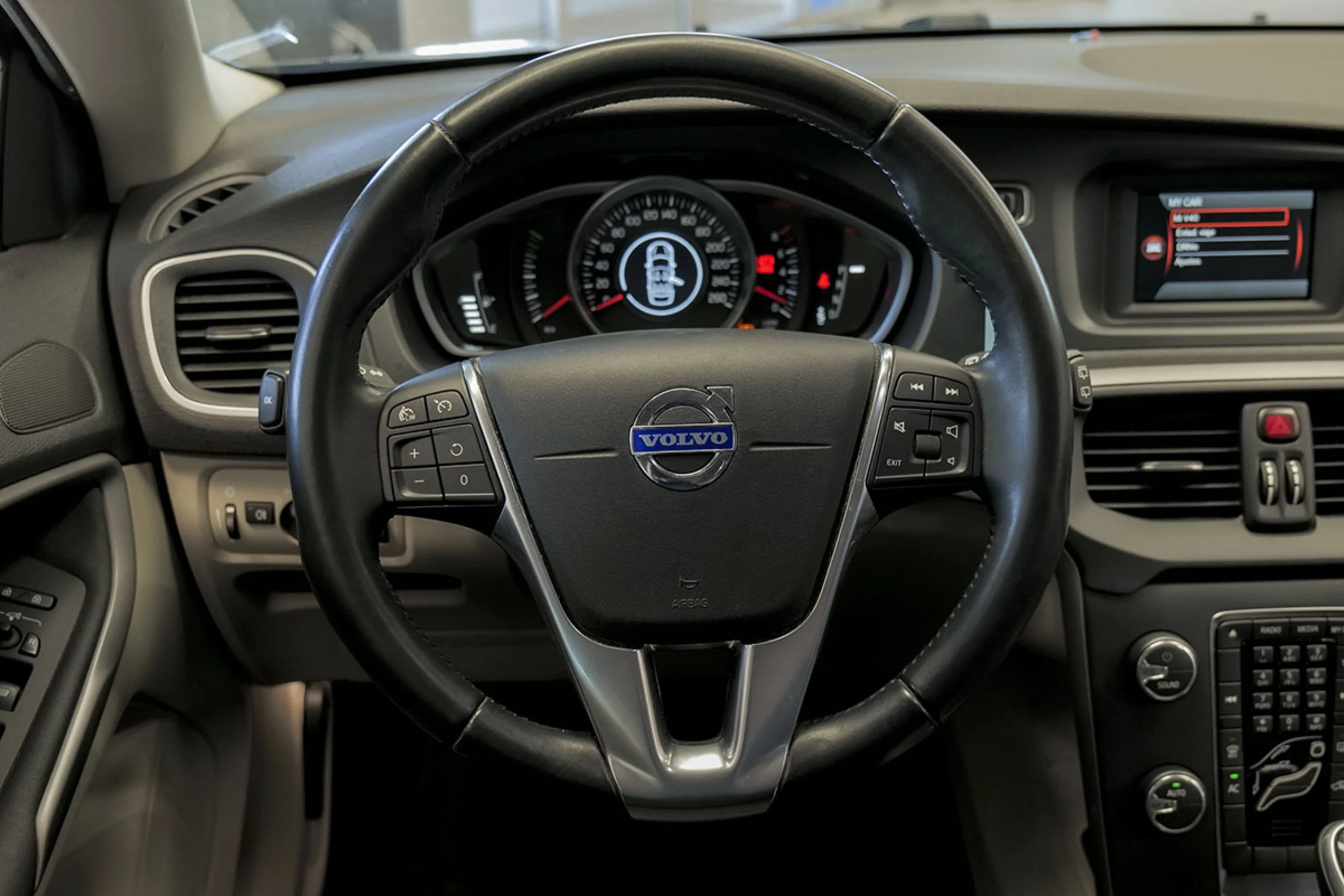 Volvo V40 1.6 T4 Momentum Auto - Foto 22