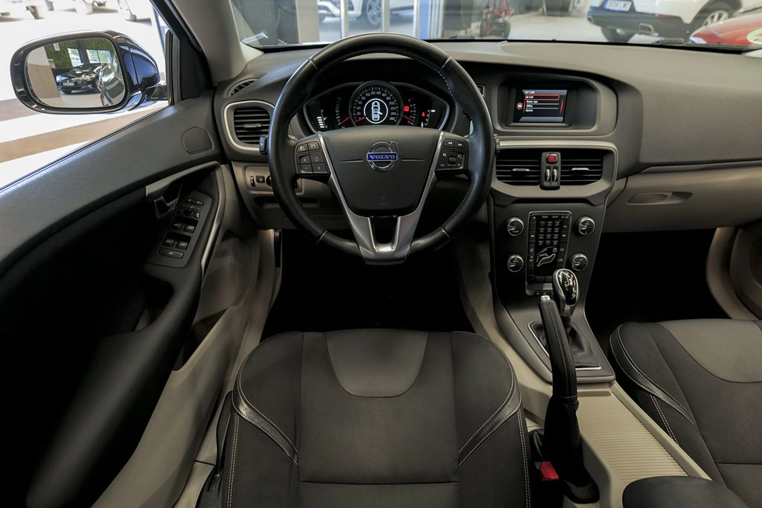Volvo V40 1.6 T4 Momentum Auto - Foto 27