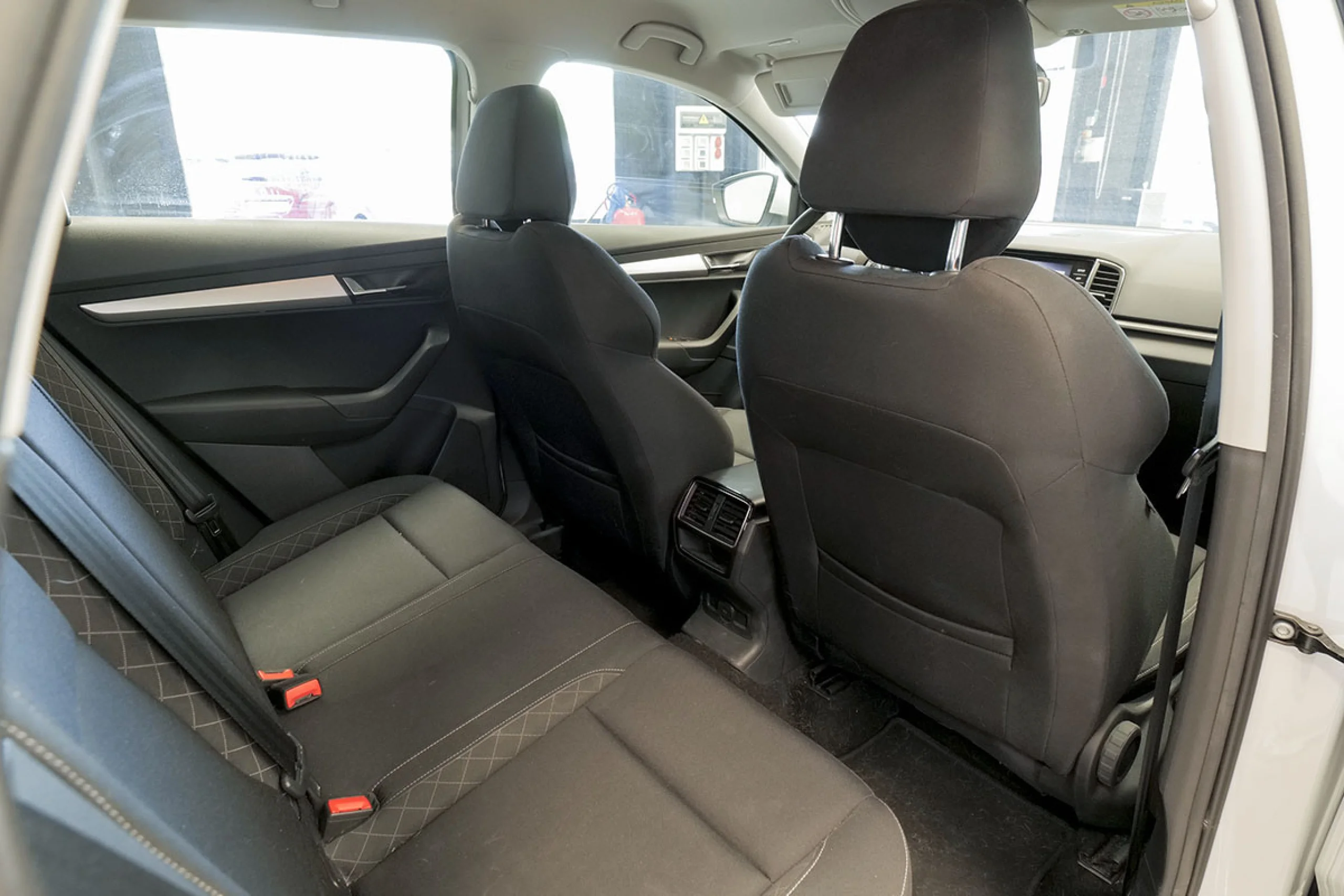Skoda Karoq 1.5 TSI 110kW 150CV ACT Ambition - Foto 11