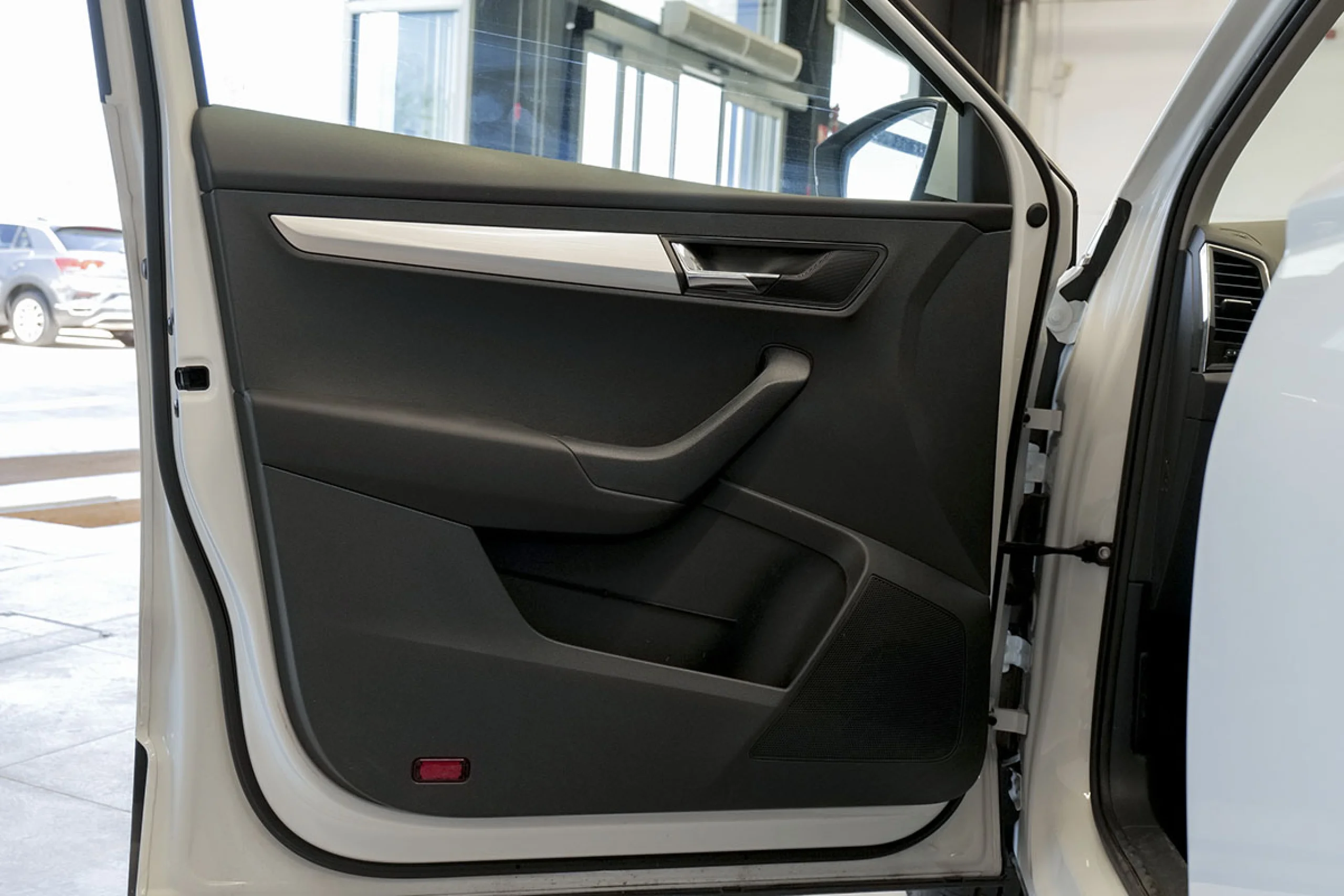Skoda Karoq 1.5 TSI 110kW 150CV ACT Ambition - Foto 17