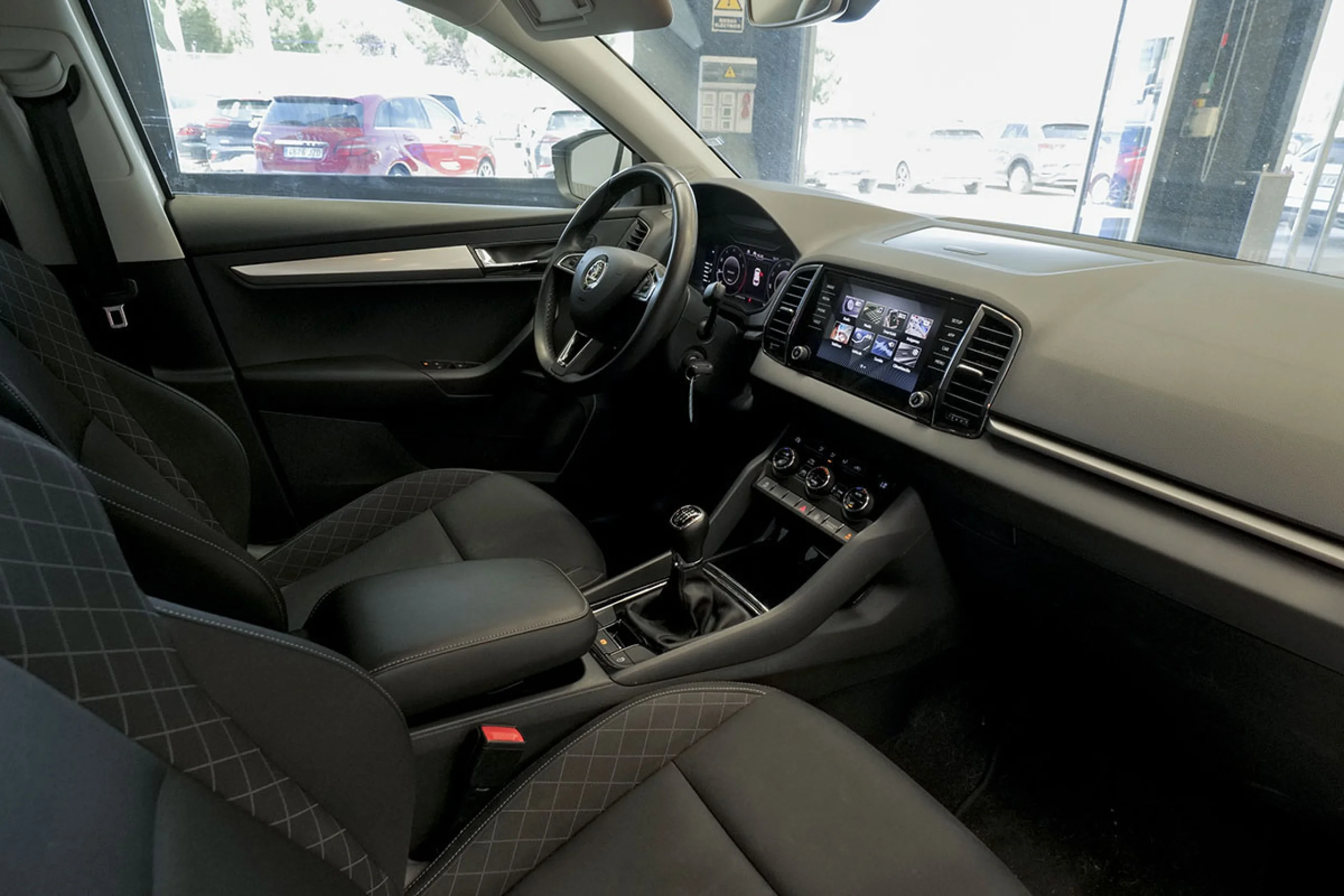 Skoda Karoq 1.5 TSI 110kW 150CV ACT Ambition - Foto 28