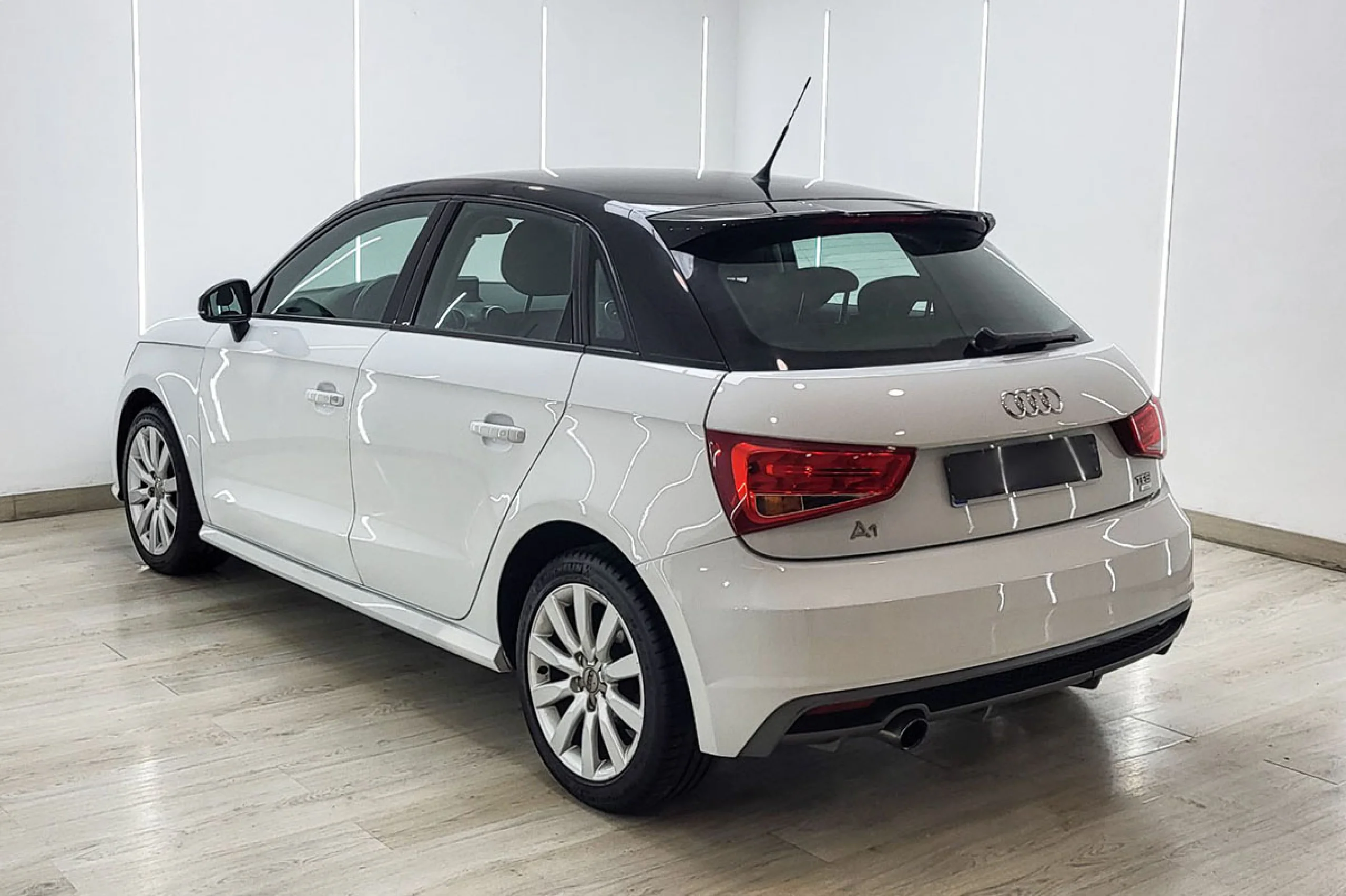 Audi A1 Adrenalin 1.0 TFSI 70kW 95CV Sportback - Foto 4