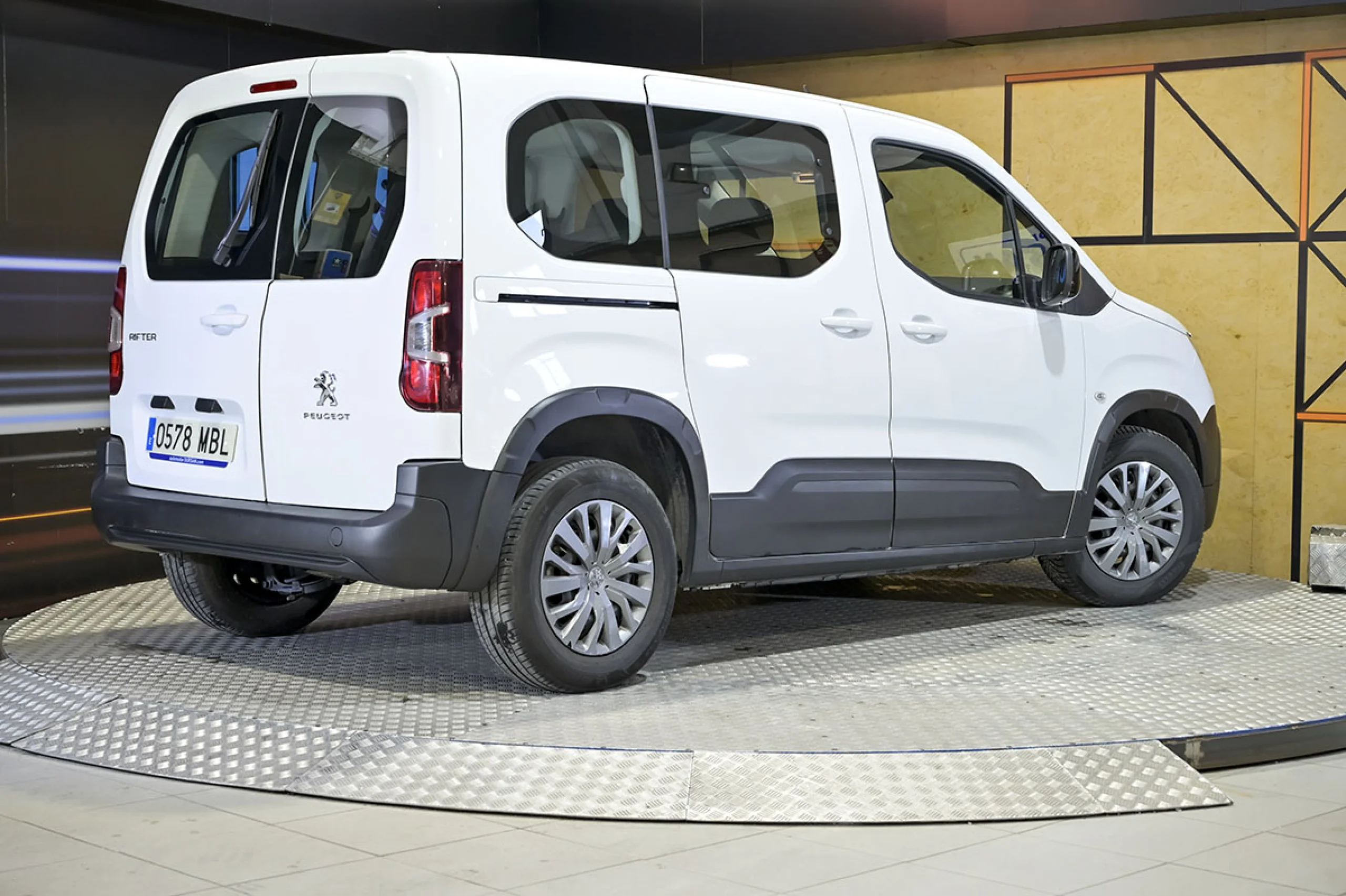 Peugeot Rifter Active Pack Standard BlueHDi 73kW - Foto 4