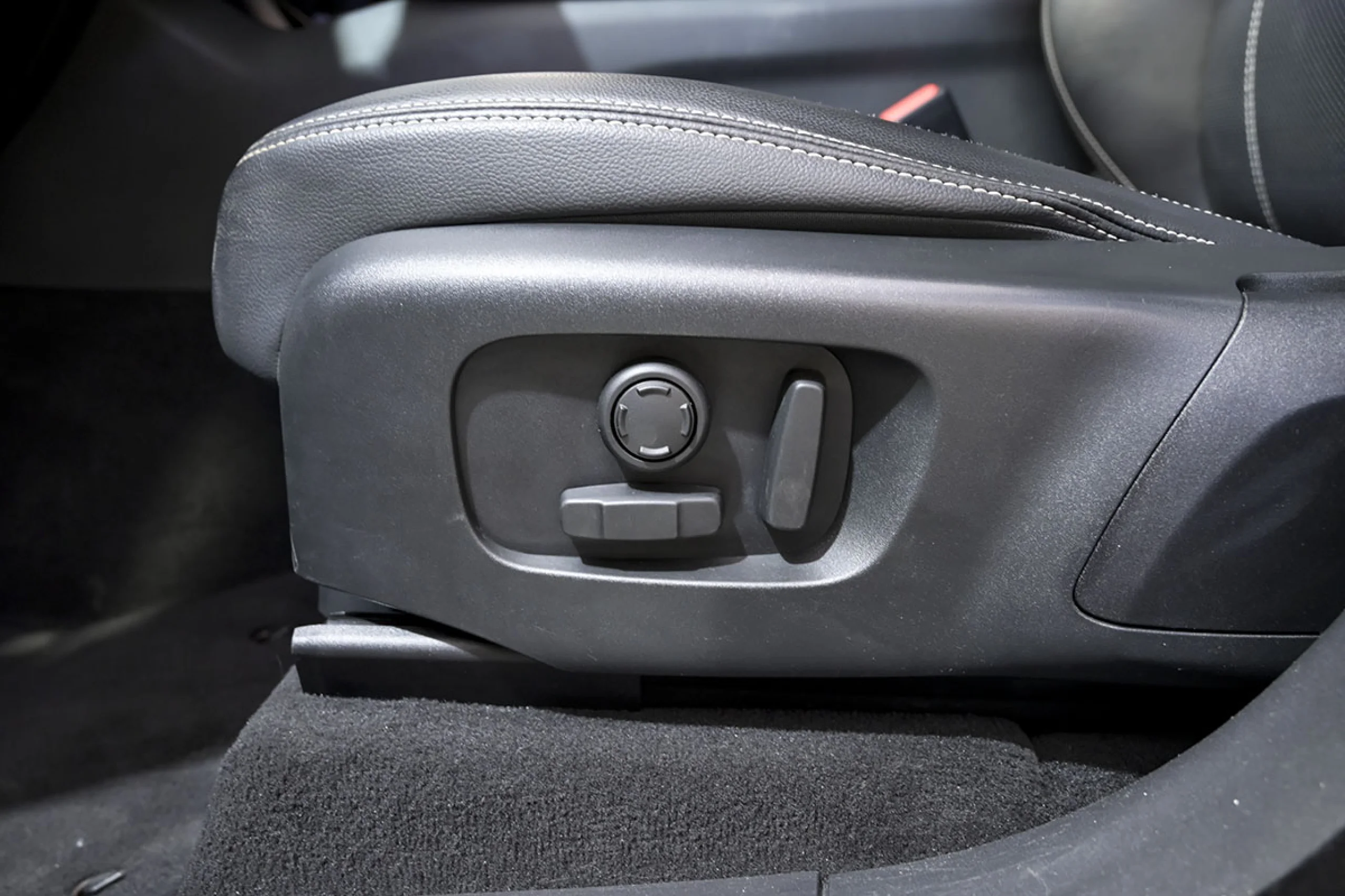 Land Rover Range Rover Velar 2.0D I4 150kW 204CV S 4WD Auto - Foto 24