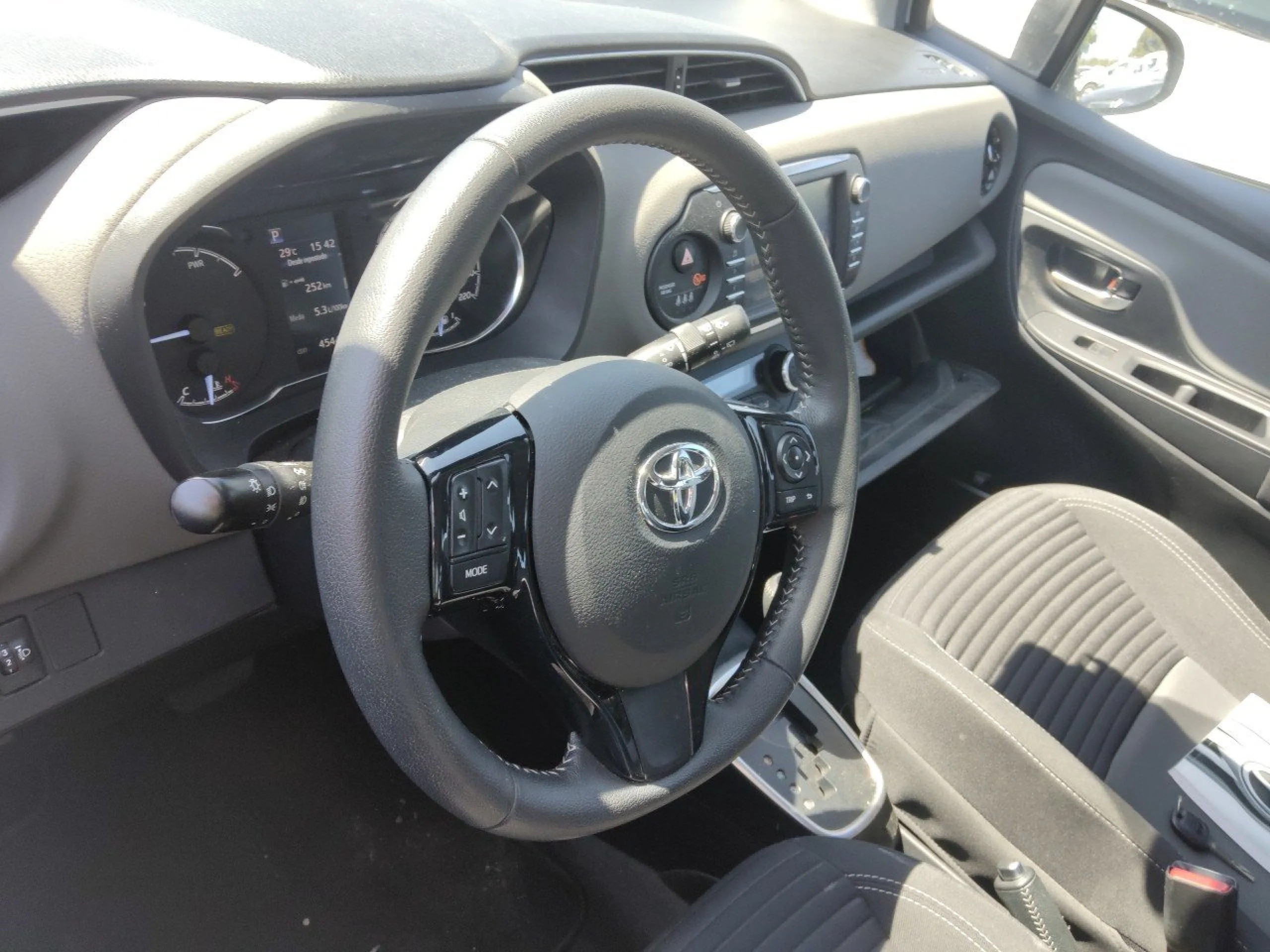 Toyota Yaris 1.5 100H Active - Foto 7