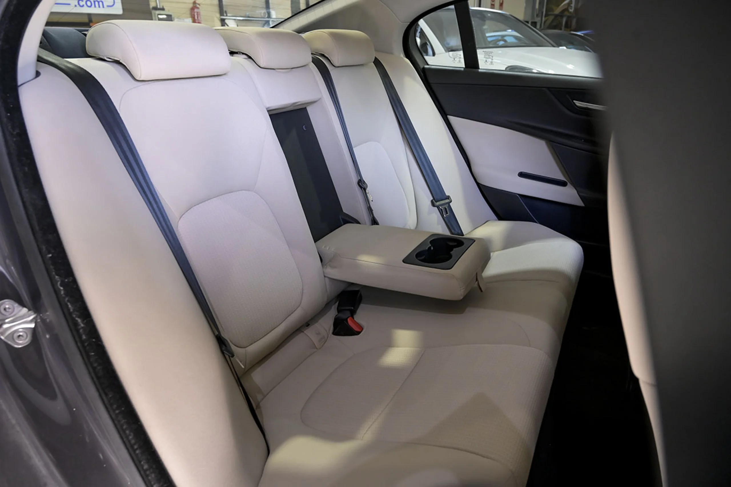 Jaguar XE 2.0 AJ200D Diesel RWD 180cv XEPure - Foto 18