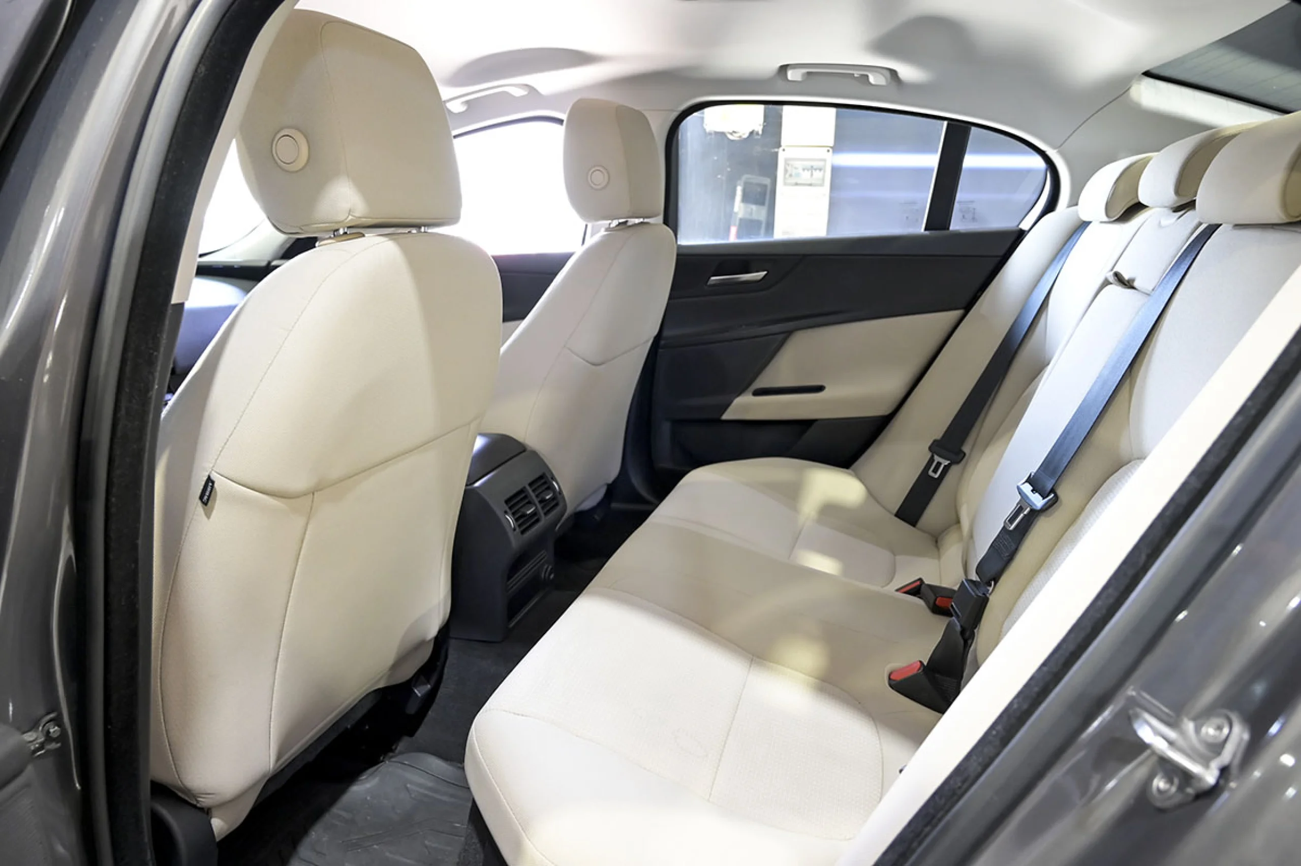 Jaguar XE 2.0 AJ200D Diesel RWD 180cv XEPure - Foto 16