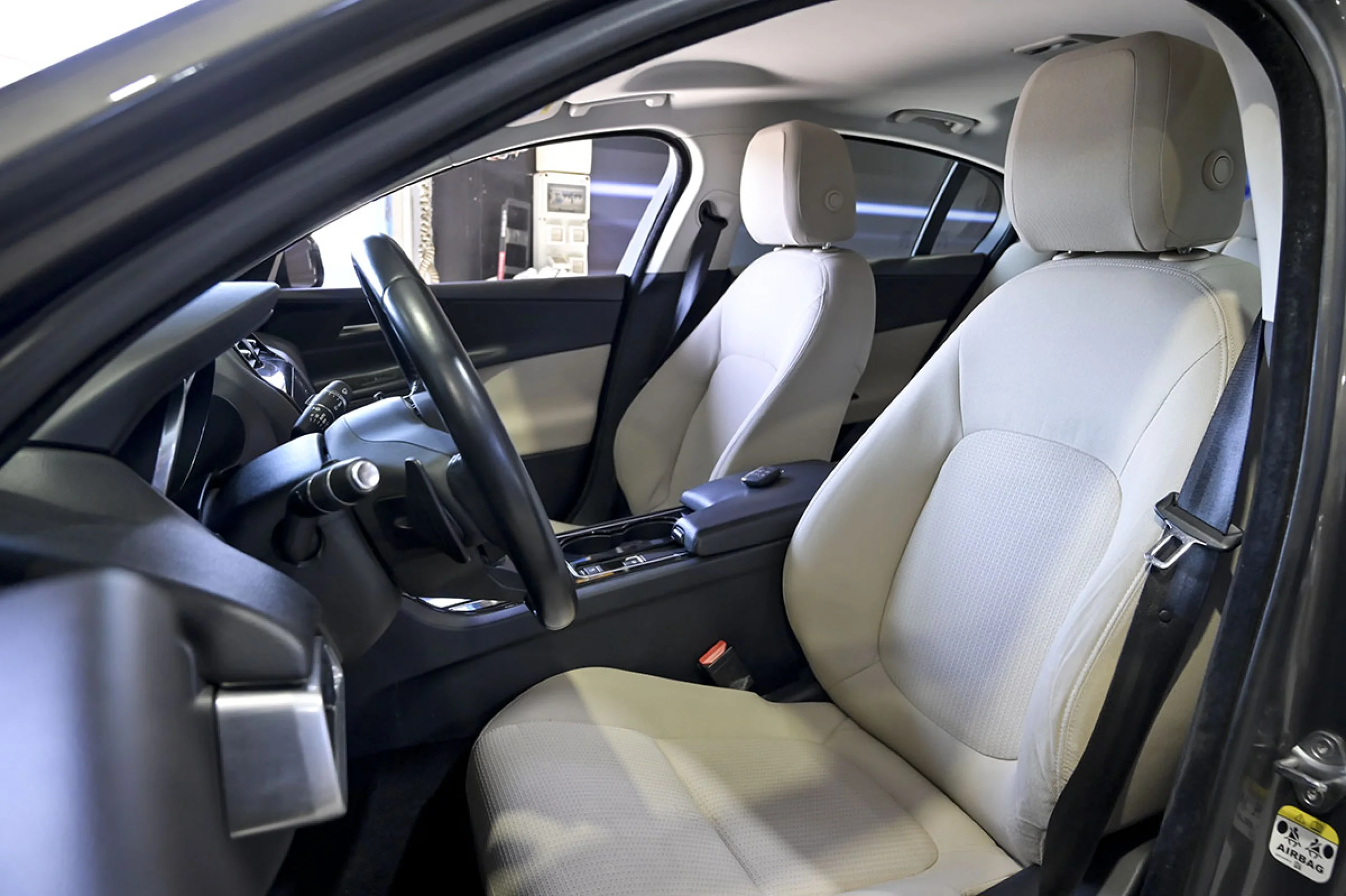 Jaguar XE 2.0 AJ200D Diesel RWD 180cv XEPure - Foto 9