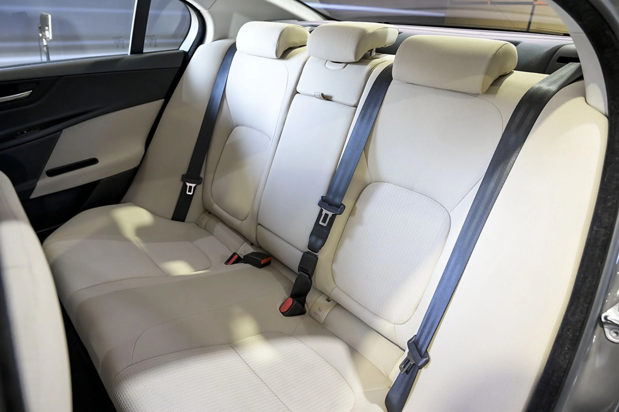 Jaguar XE 2.0 AJ200D Diesel RWD 180cv XEPure - Foto 17