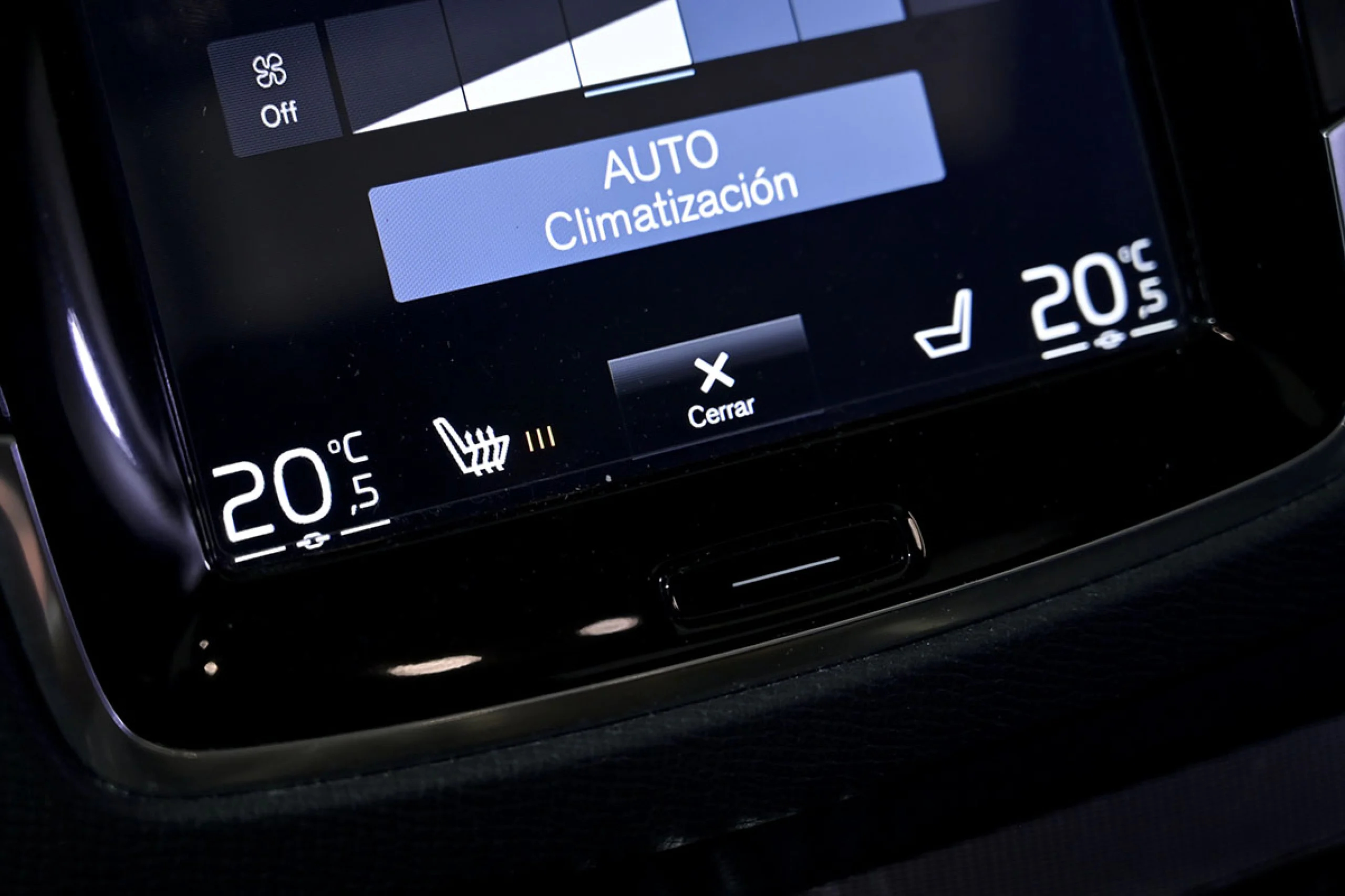 Volvo XC 90 XC90 2.0 D5 AWD RDesign Auto - Foto 40