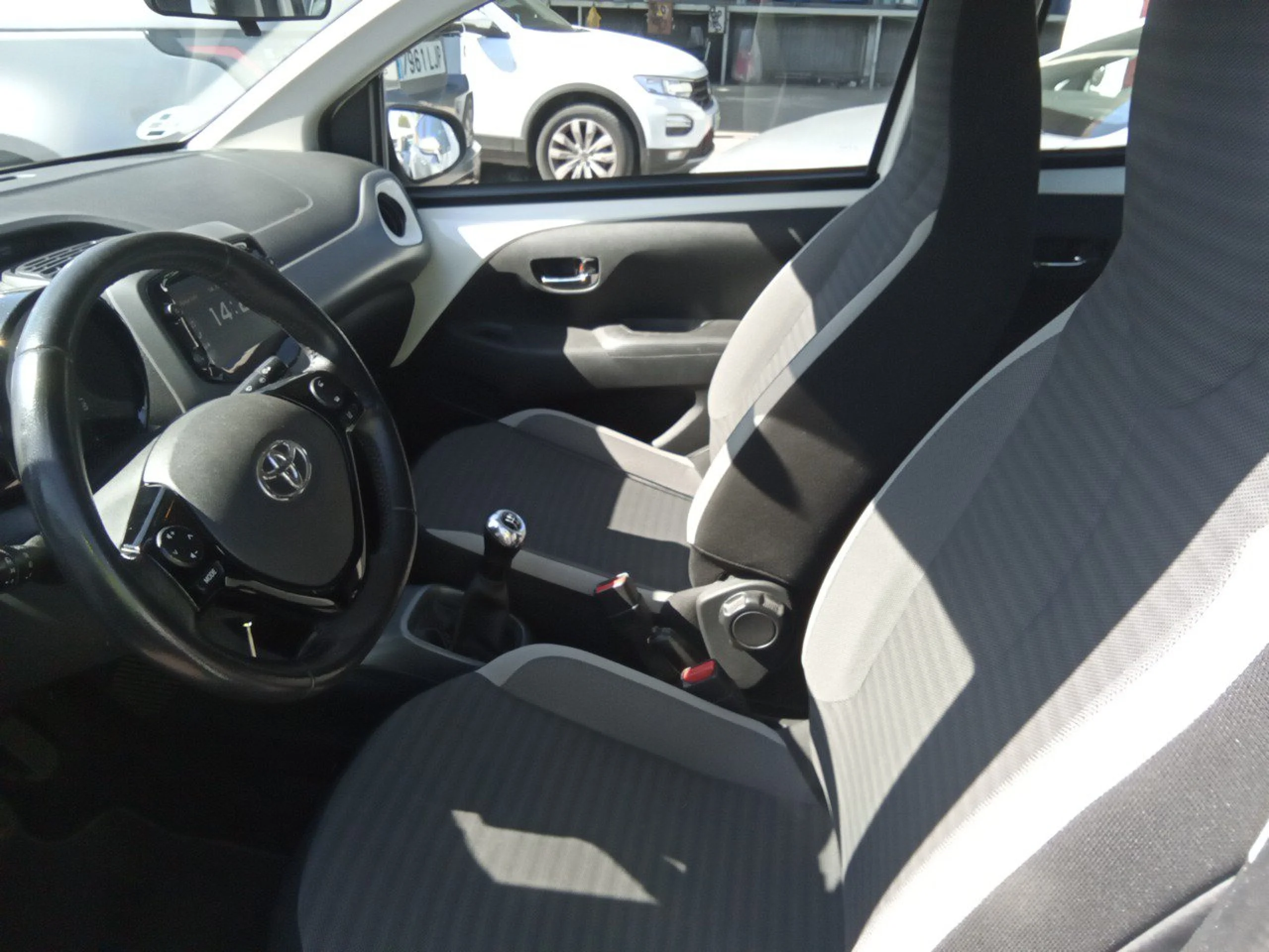 Toyota Aygo 1.0 70 x-play - Foto 7