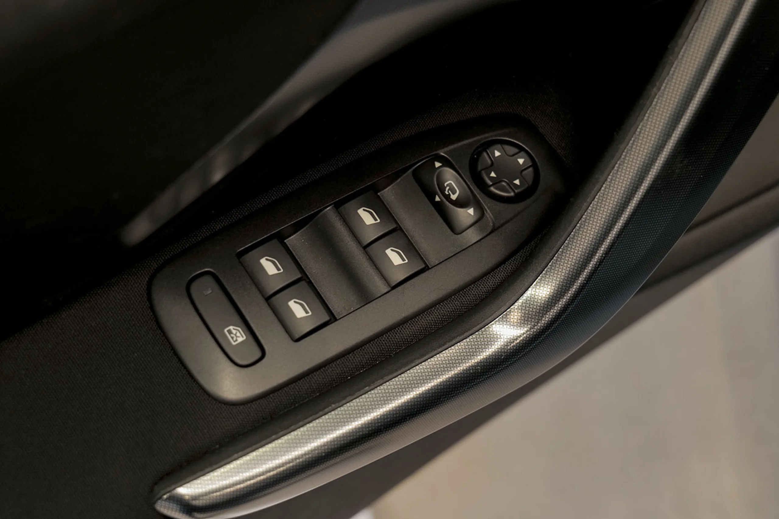 Peugeot 2008 Allure BlueHDi 120 SS EAT6 - Foto 20