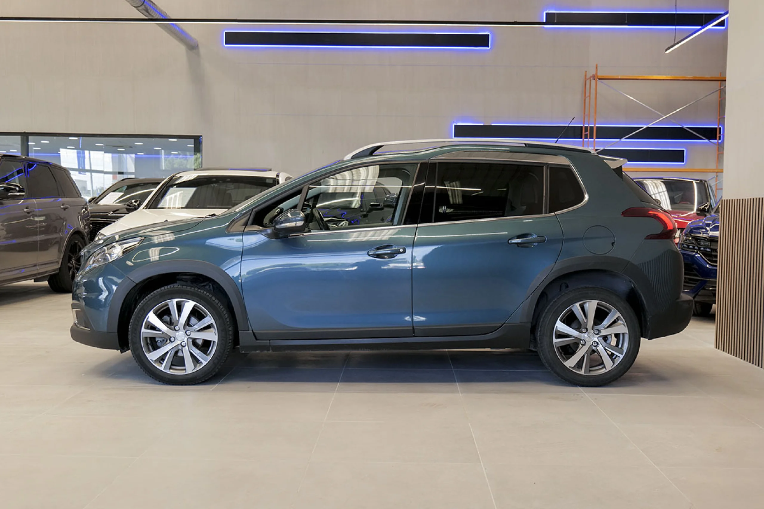 Peugeot 2008 Allure BlueHDi 120 SS EAT6 - Foto 30