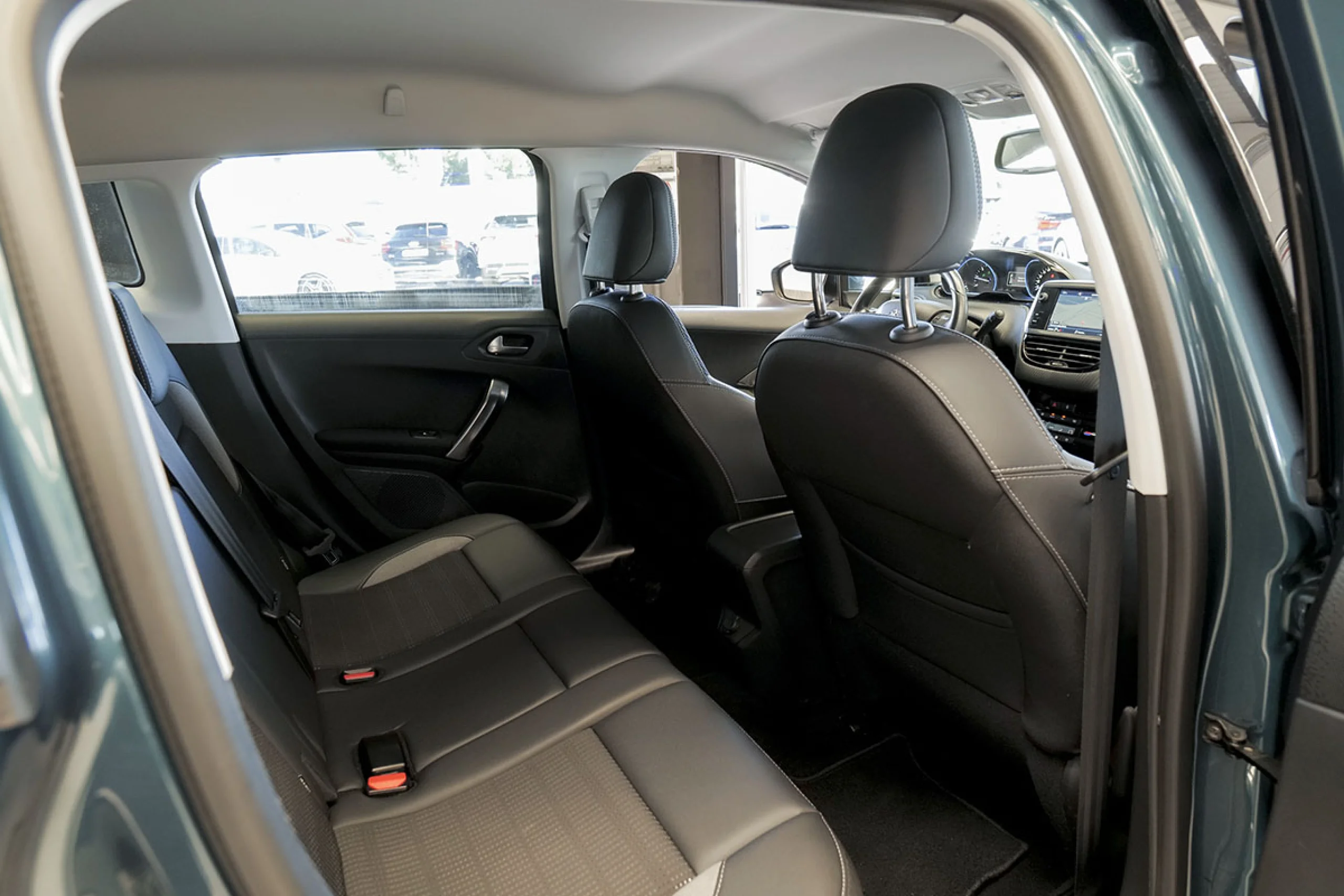 Peugeot 2008 Allure BlueHDi 120 SS EAT6 - Foto 13