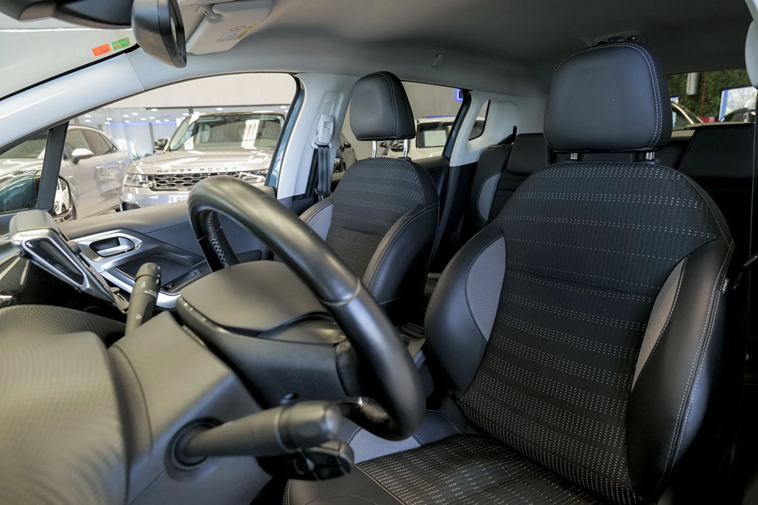 Peugeot 2008 Allure BlueHDi 120 SS EAT6 - Foto 7