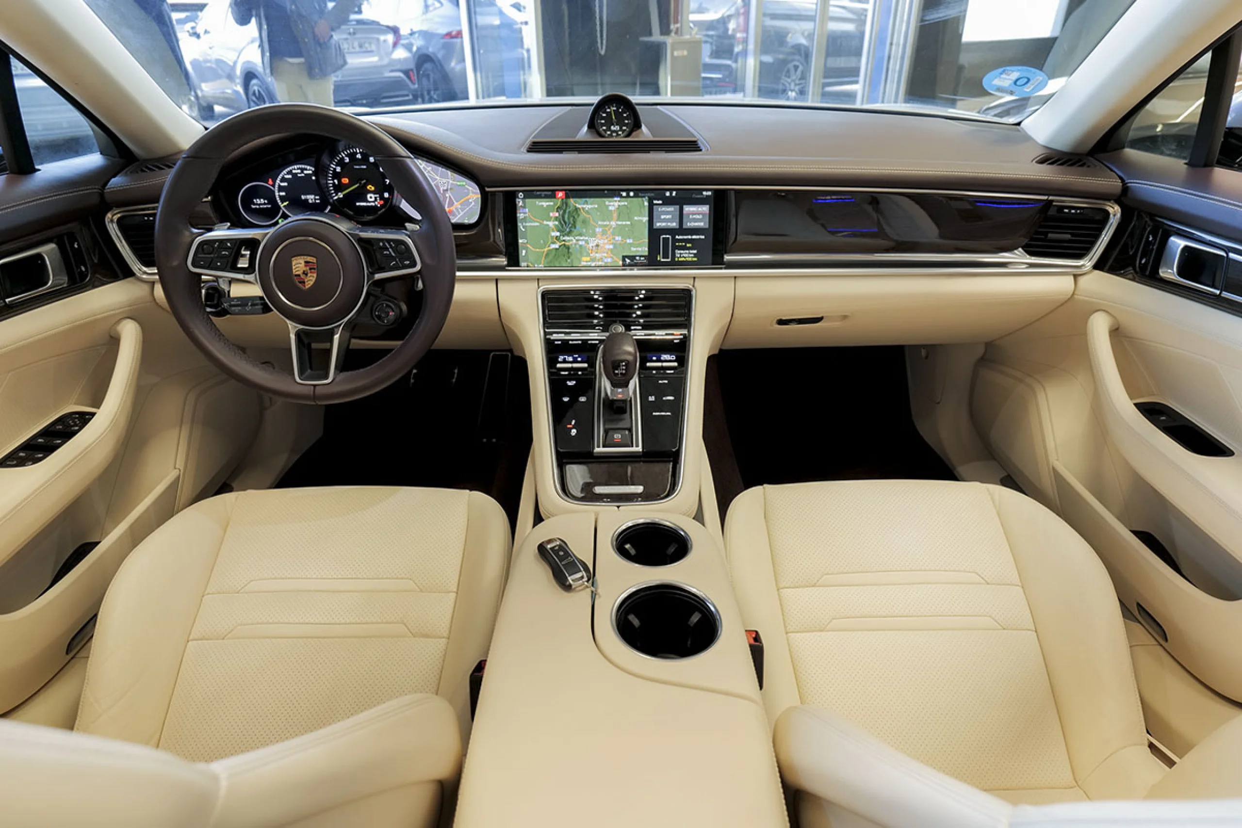 Porsche Panamera 4 EHybrid - Foto 6