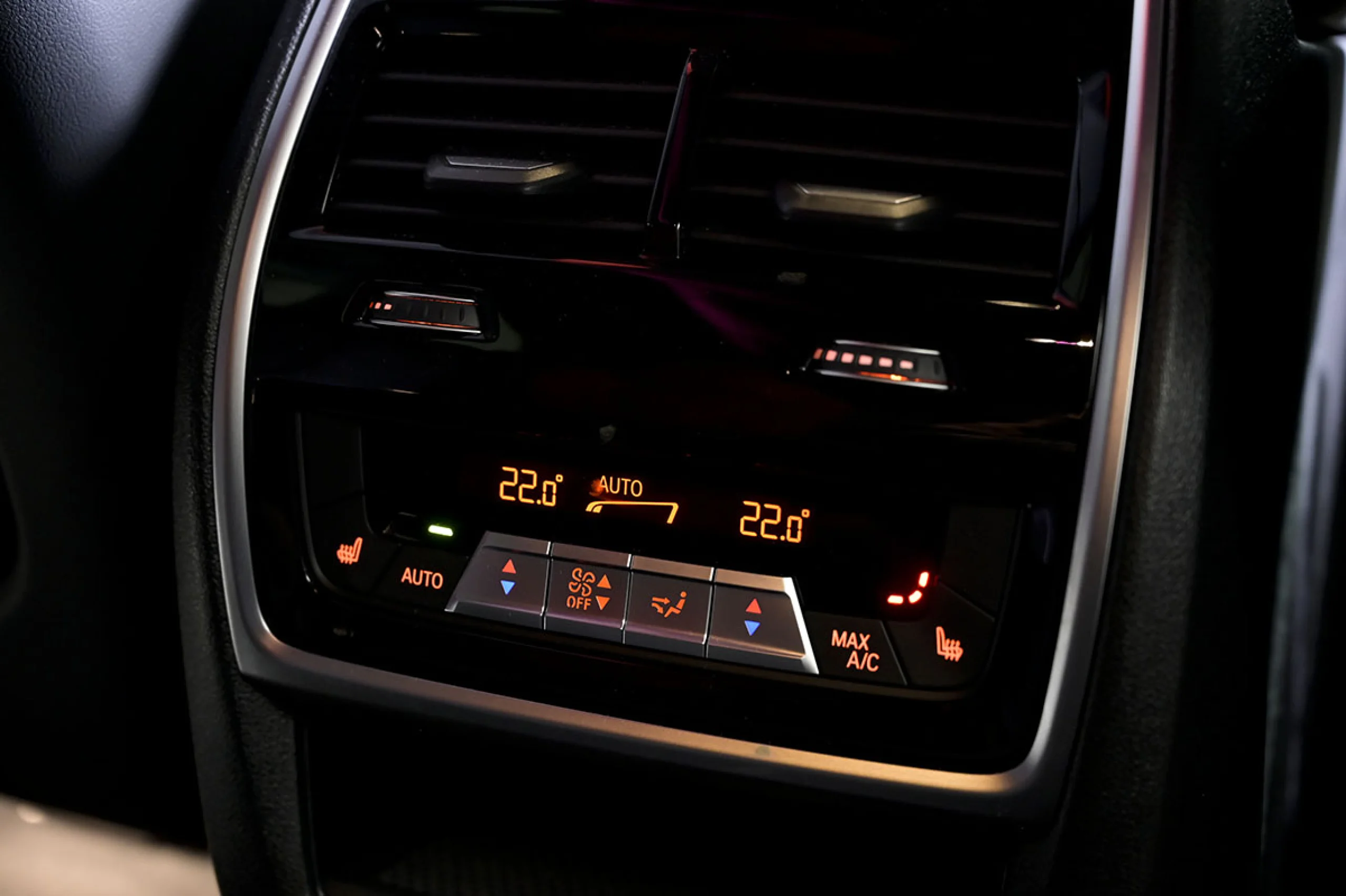 BMW XM XM 550 kW 748 CV Label Red - Foto 34