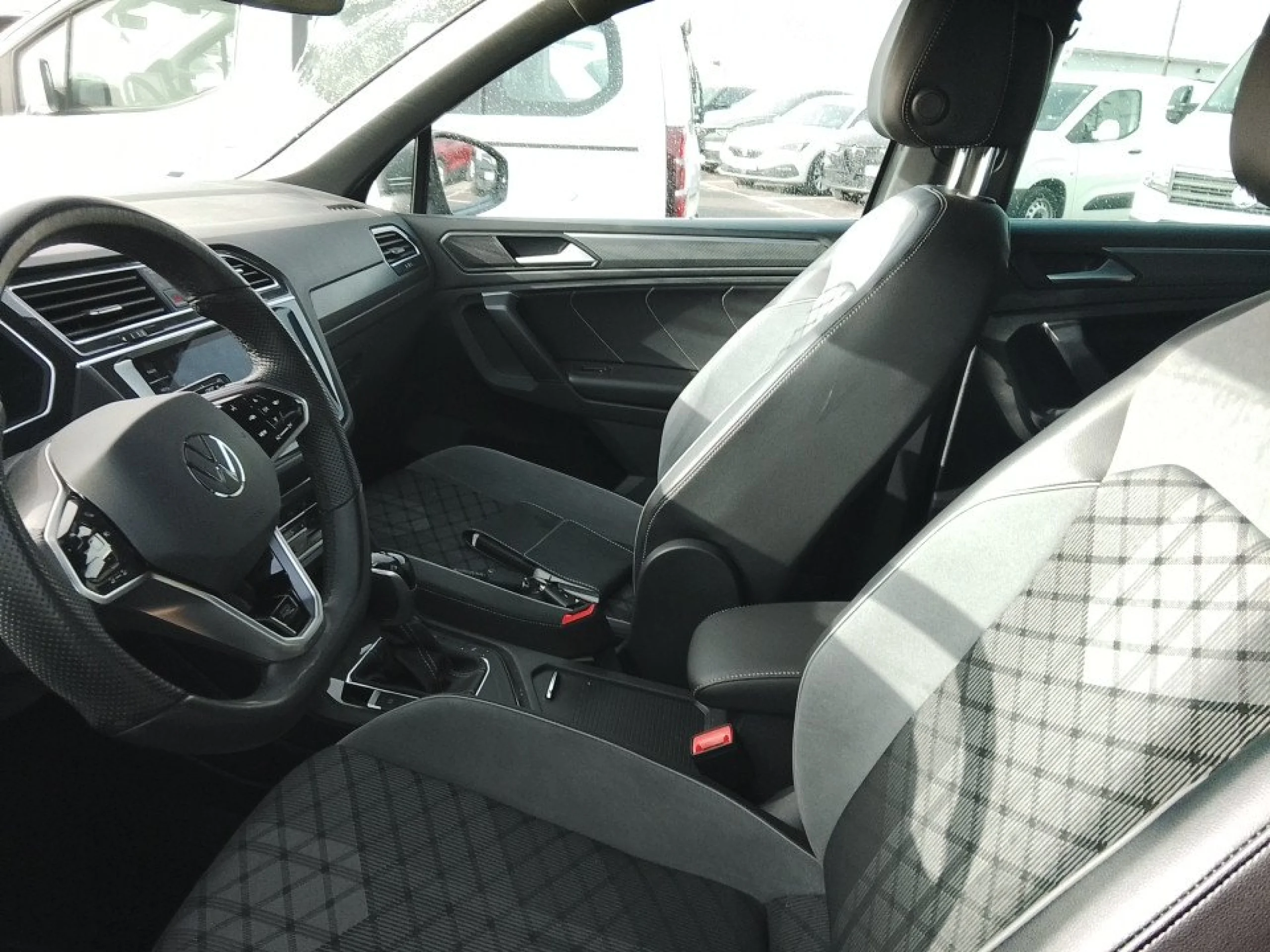 Volkswagen Tiguan R-Line 2.0 TDI 110kW (150CV) DSG - Foto 7