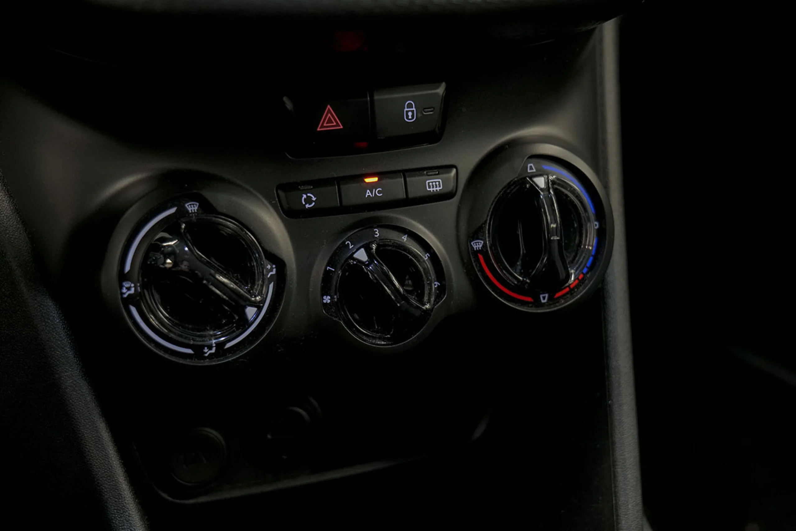 Peugeot 208 5P STYLE 1.6 BlueHDi 73KW 100CV - Foto 28