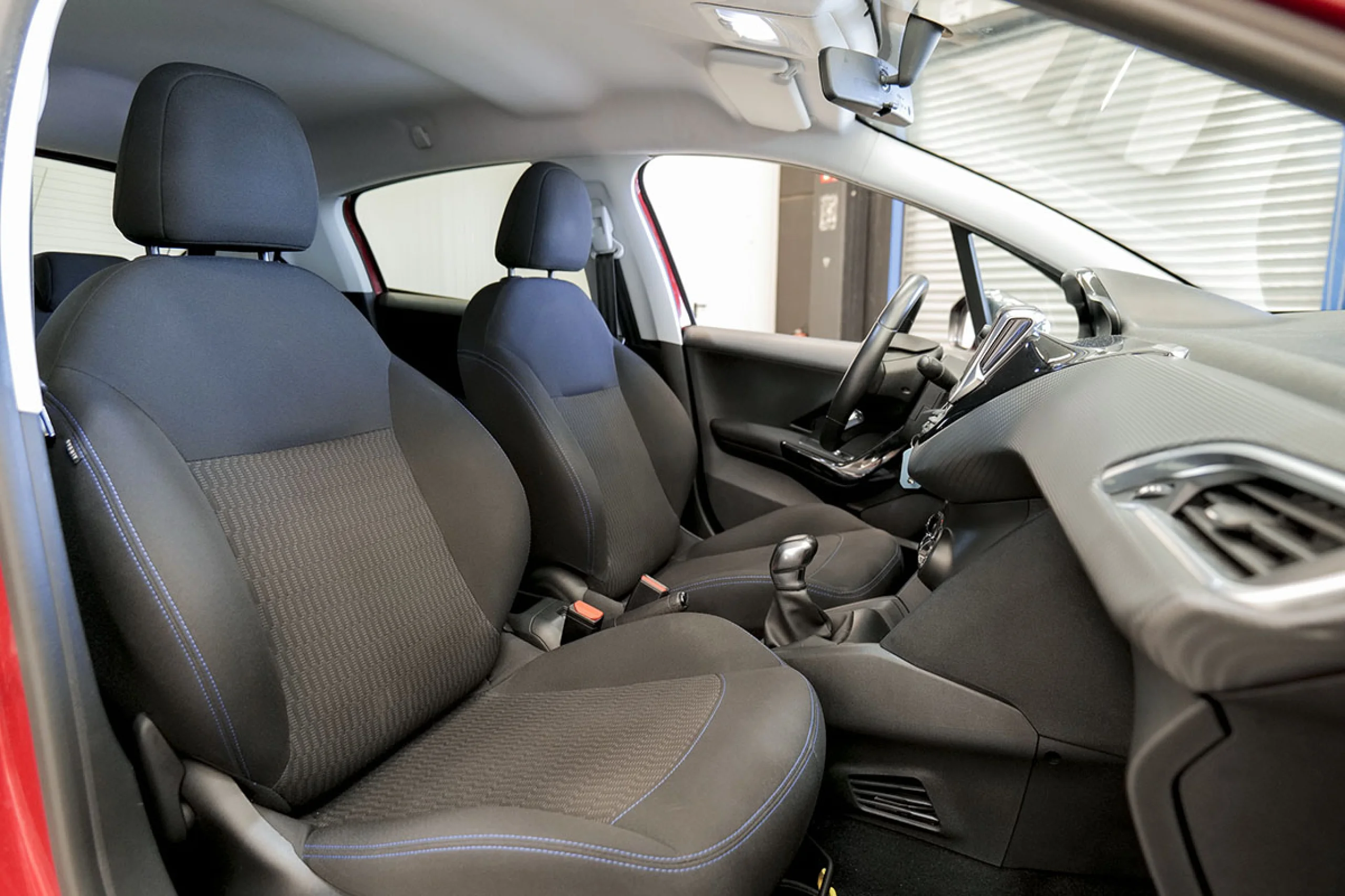 Peugeot 208 5P STYLE 1.6 BlueHDi 73KW 100CV - Foto 30