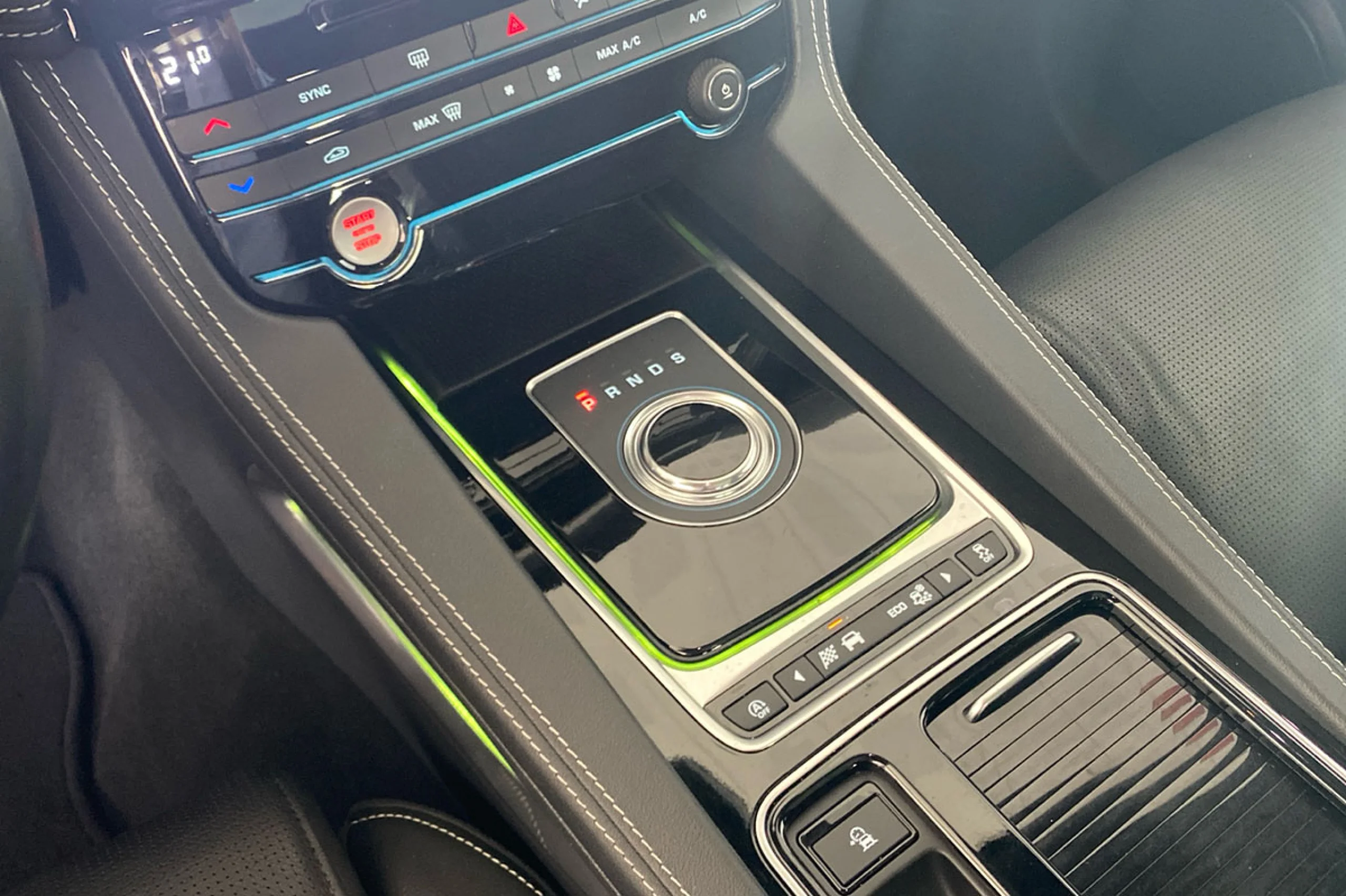 Jaguar F-Pace 2.0L i4D AWD Automatico RSport - Foto 26