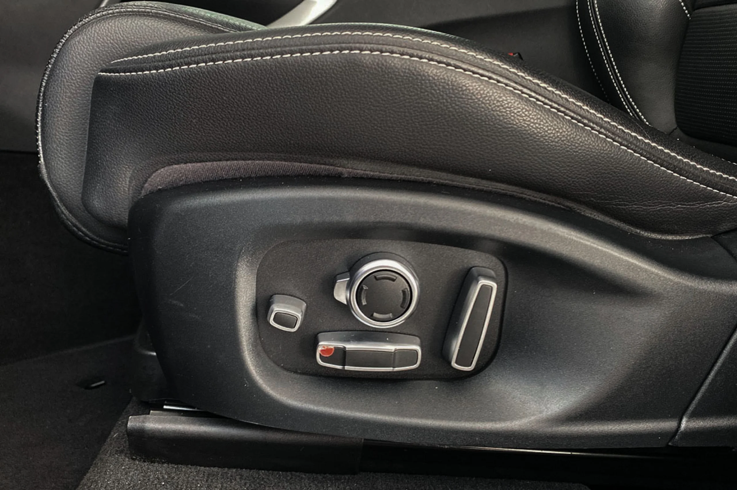 Jaguar F-Pace 2.0L i4D AWD Automatico RSport - Foto 29