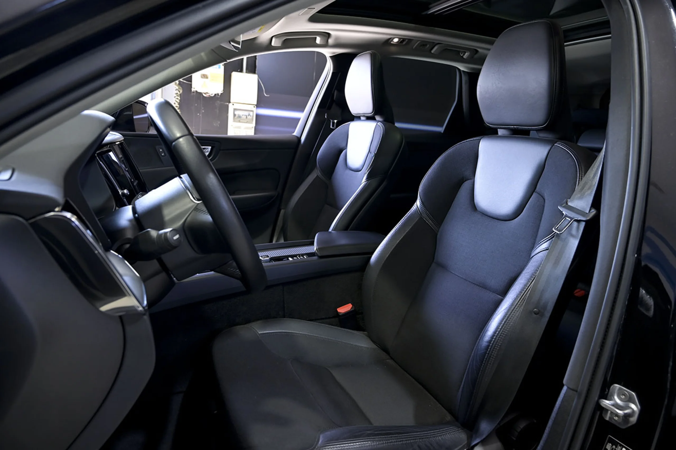 Volvo XC 60 XC60 2.0 T8 AWD Business Plus Auto - Foto 23