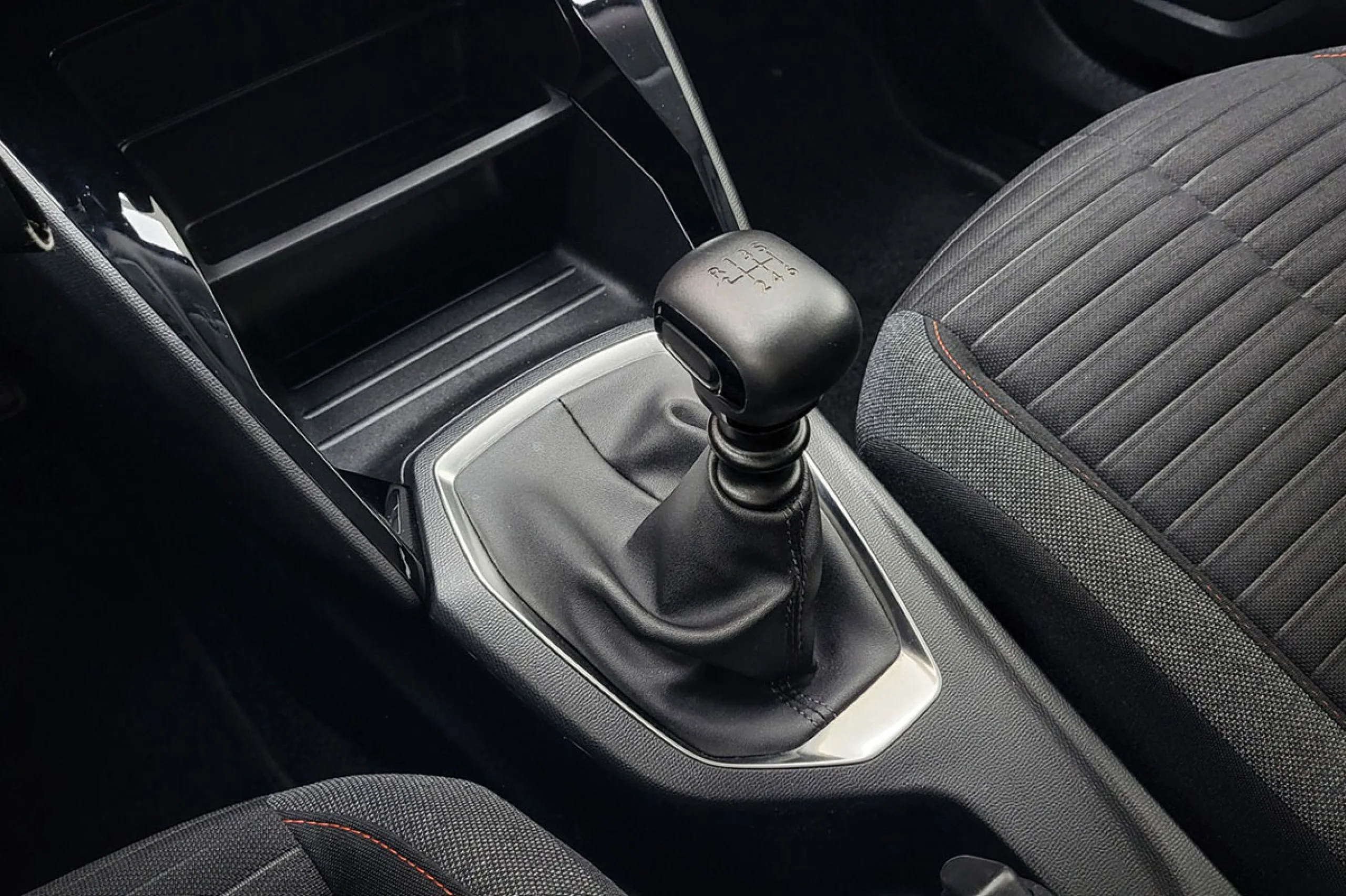 Peugeot 2008 Active Pack Puretech 100 SS BVM6 - Foto 18