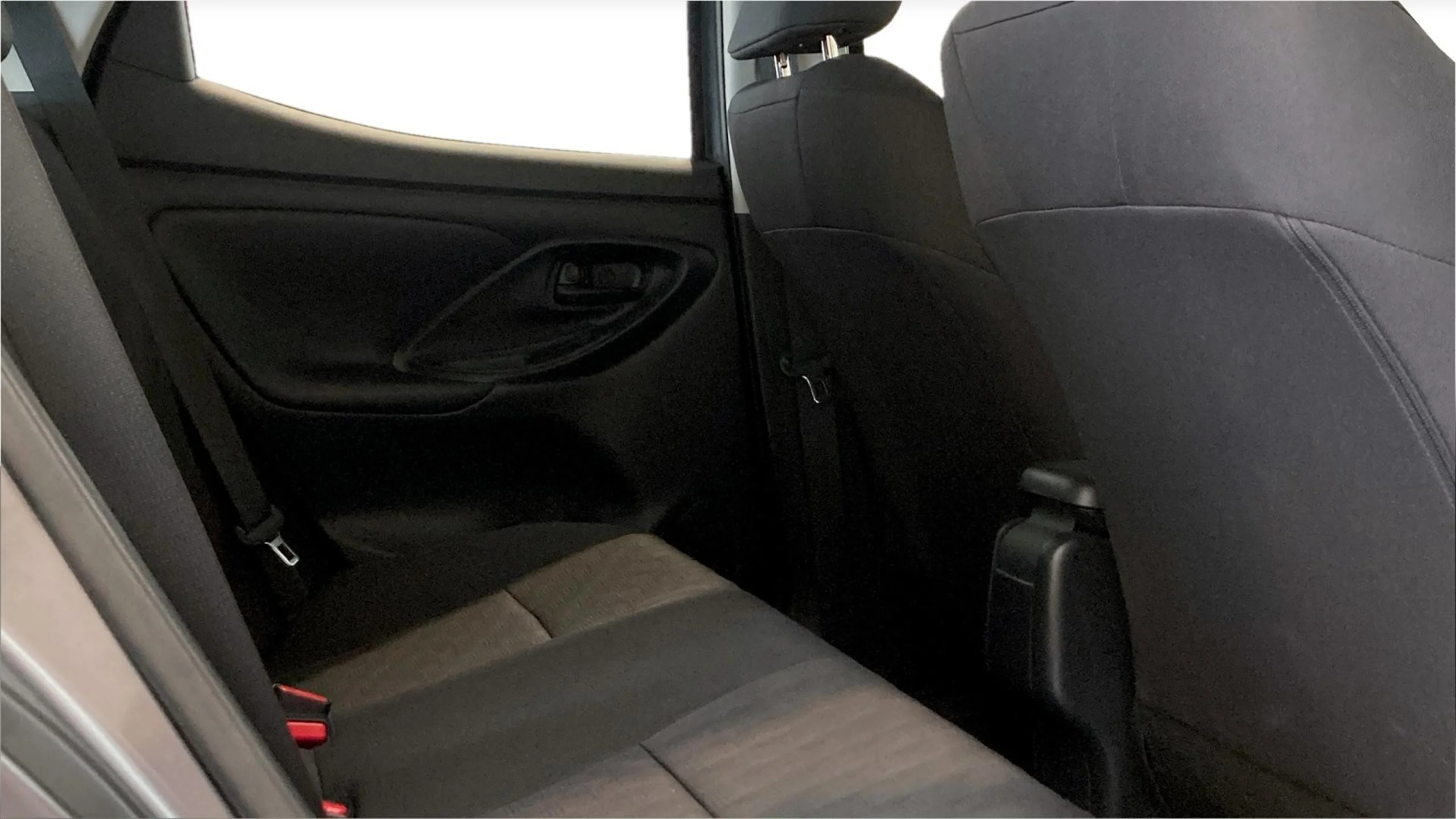 Toyota Yaris 120H Active Plus - Foto 10