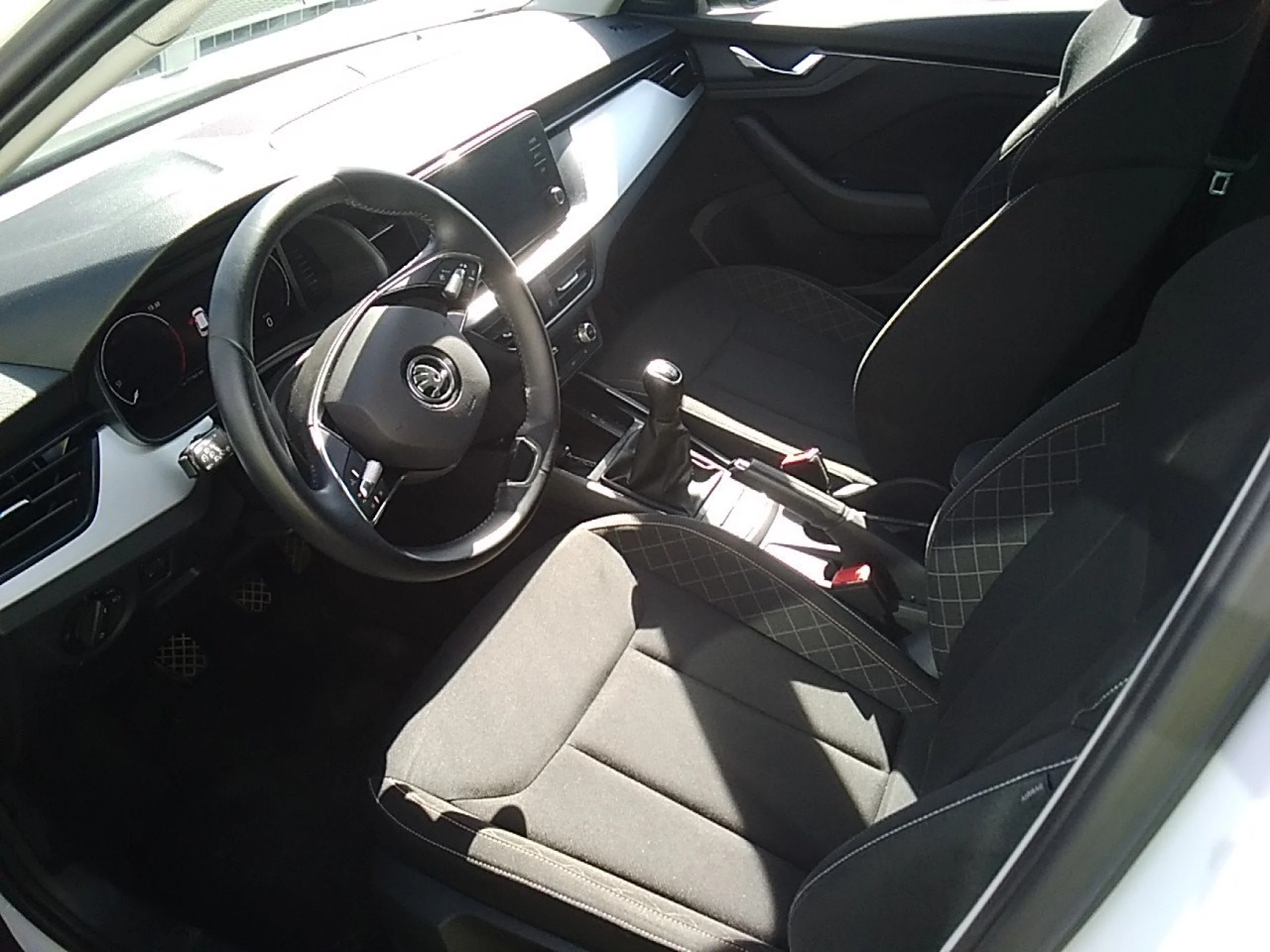 Skoda Kamiq 1.0 TSI 81kW (110CV) Emotion - Foto 7