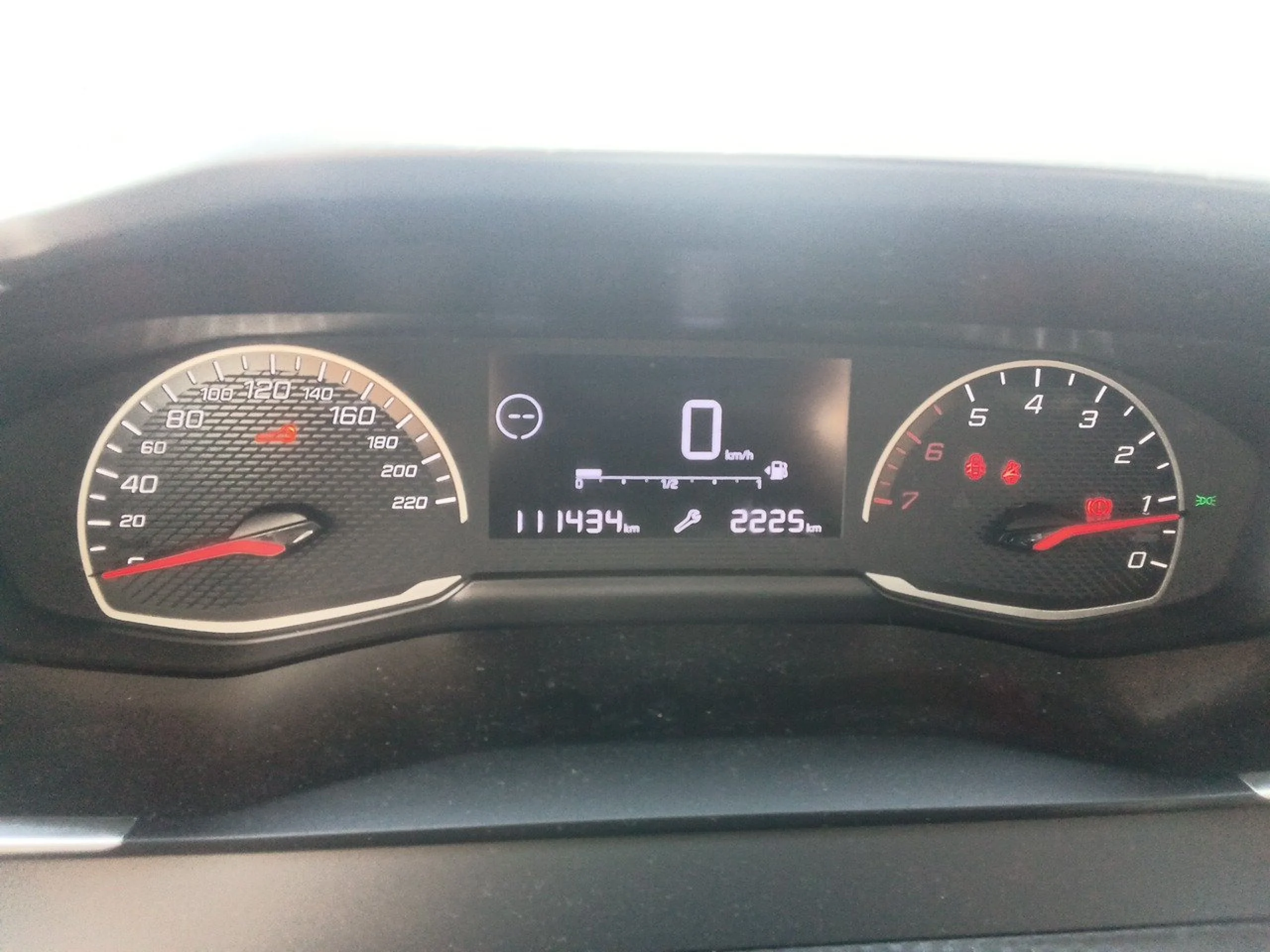 Peugeot 2008 Active BlueHDI 81kW (110CV) - Foto 8