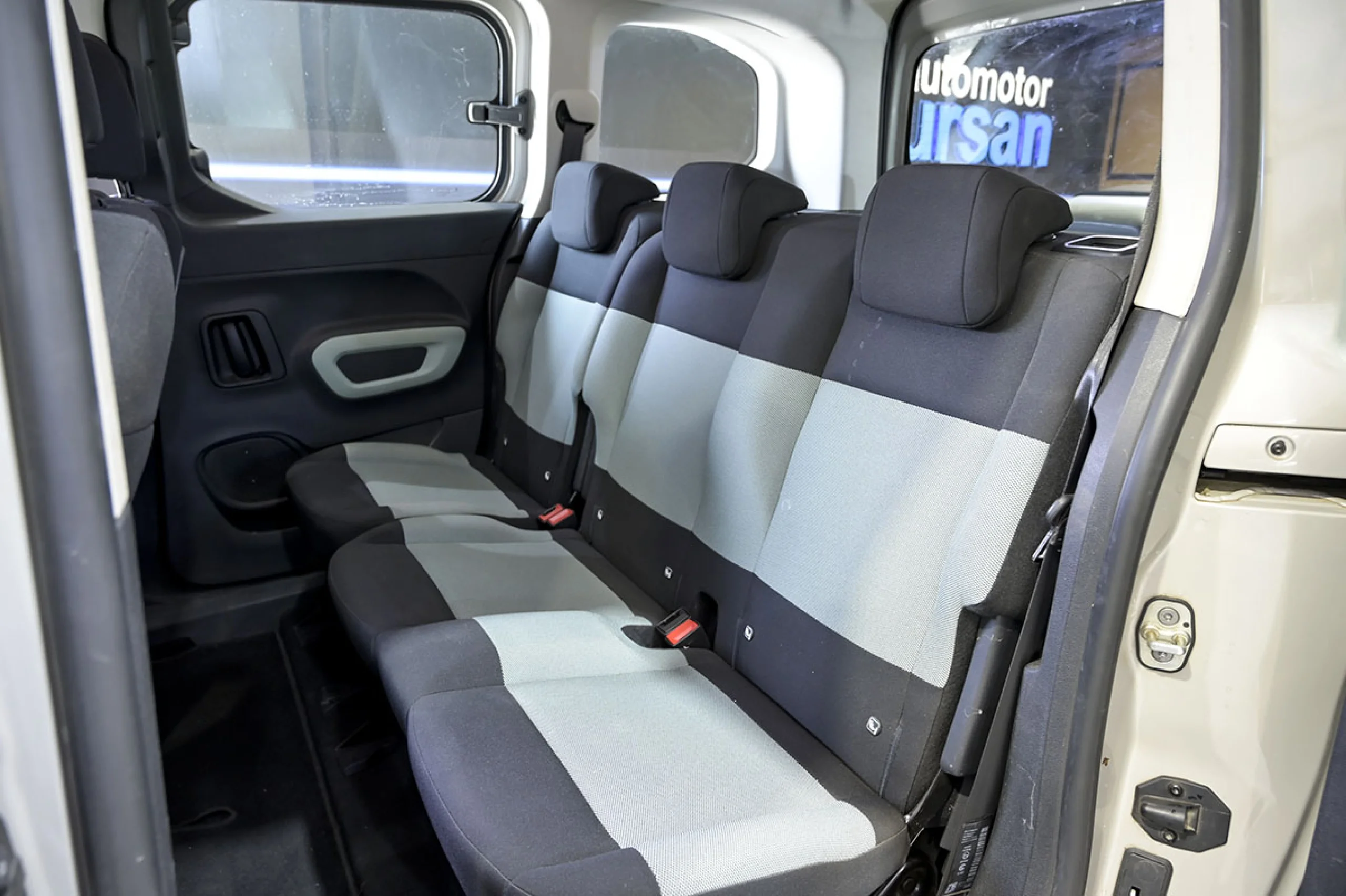 Citroen Berlingo Talla M PureTech 110 SS FEEL - Foto 17