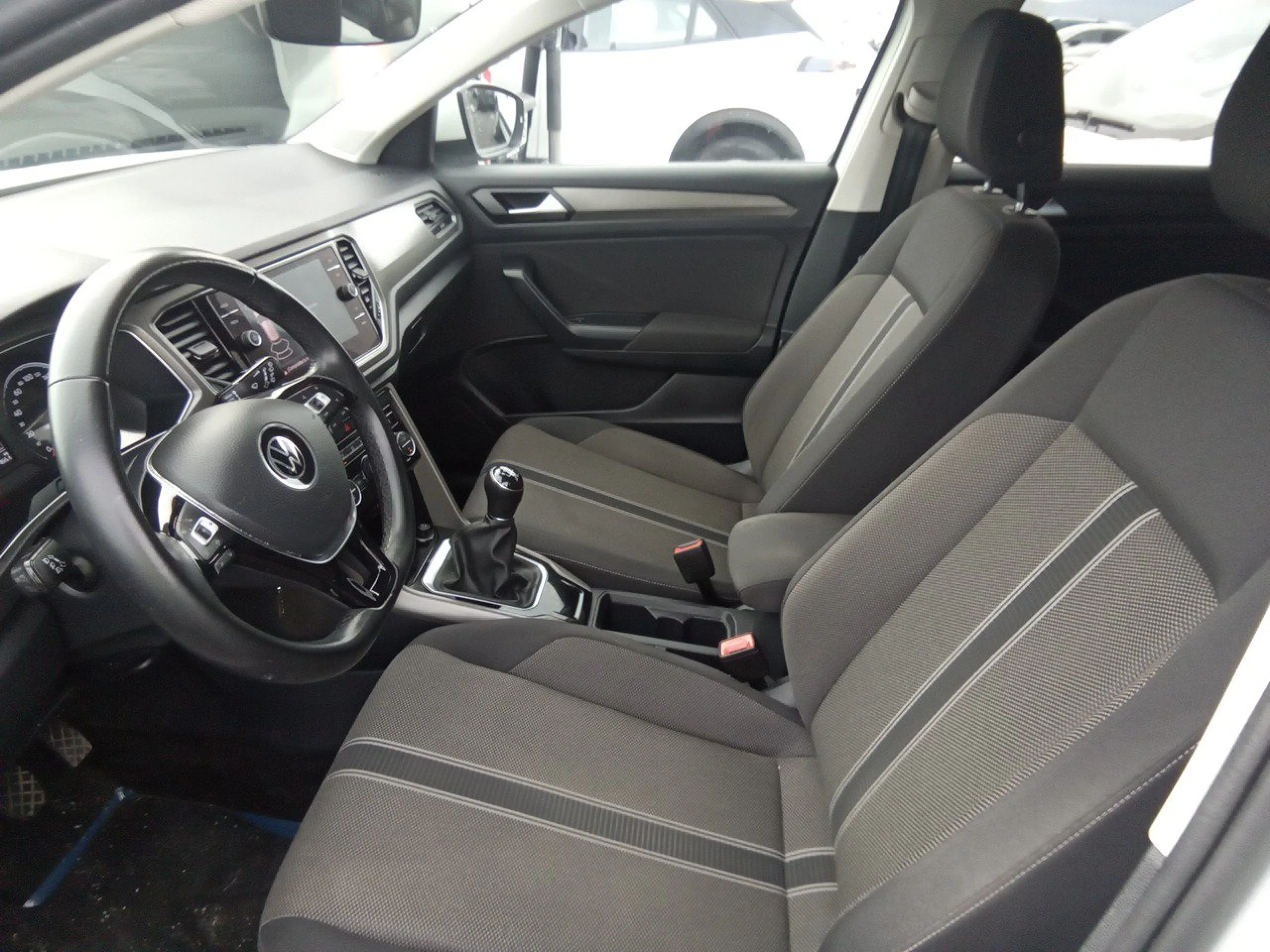 Volkswagen T-Roc Advance R-Line 1.0 TSI 81kW (110CV) - Foto 7