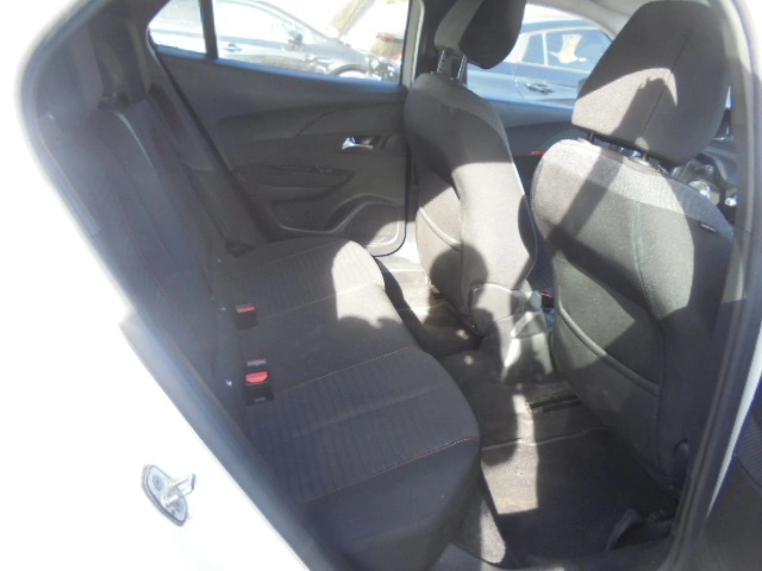 Peugeot 2008 Active Pack BlueHDI 81kW (110CV) - Foto 8