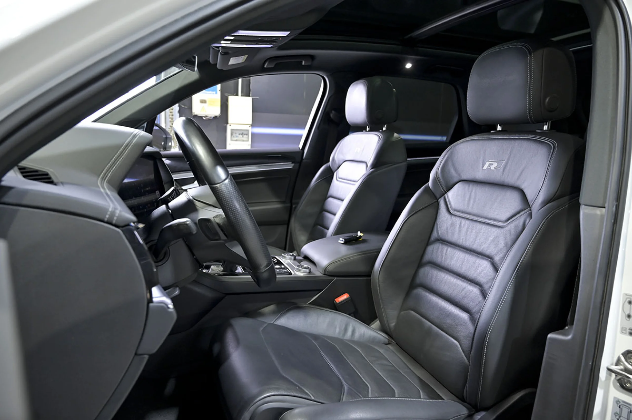 Volkswagen Touareg RLine Indiv Atmos 3.0 V6 TDI 210 Tip 4M - Foto 23