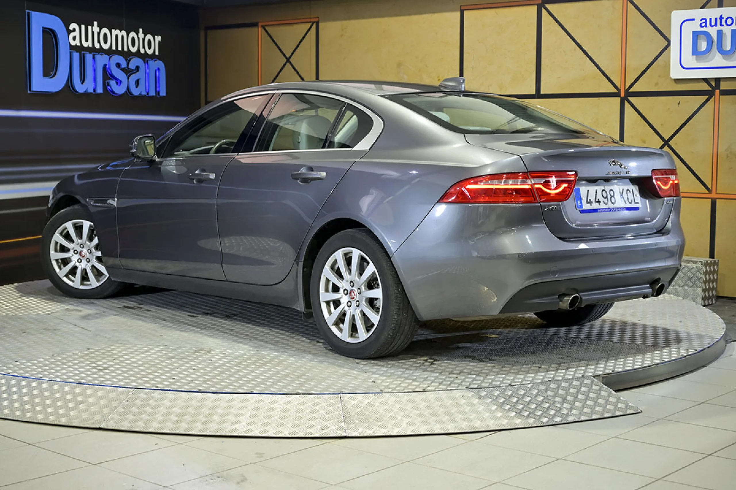 Jaguar XE 2.0I 147kW RWD Prestige Auto - Foto 4