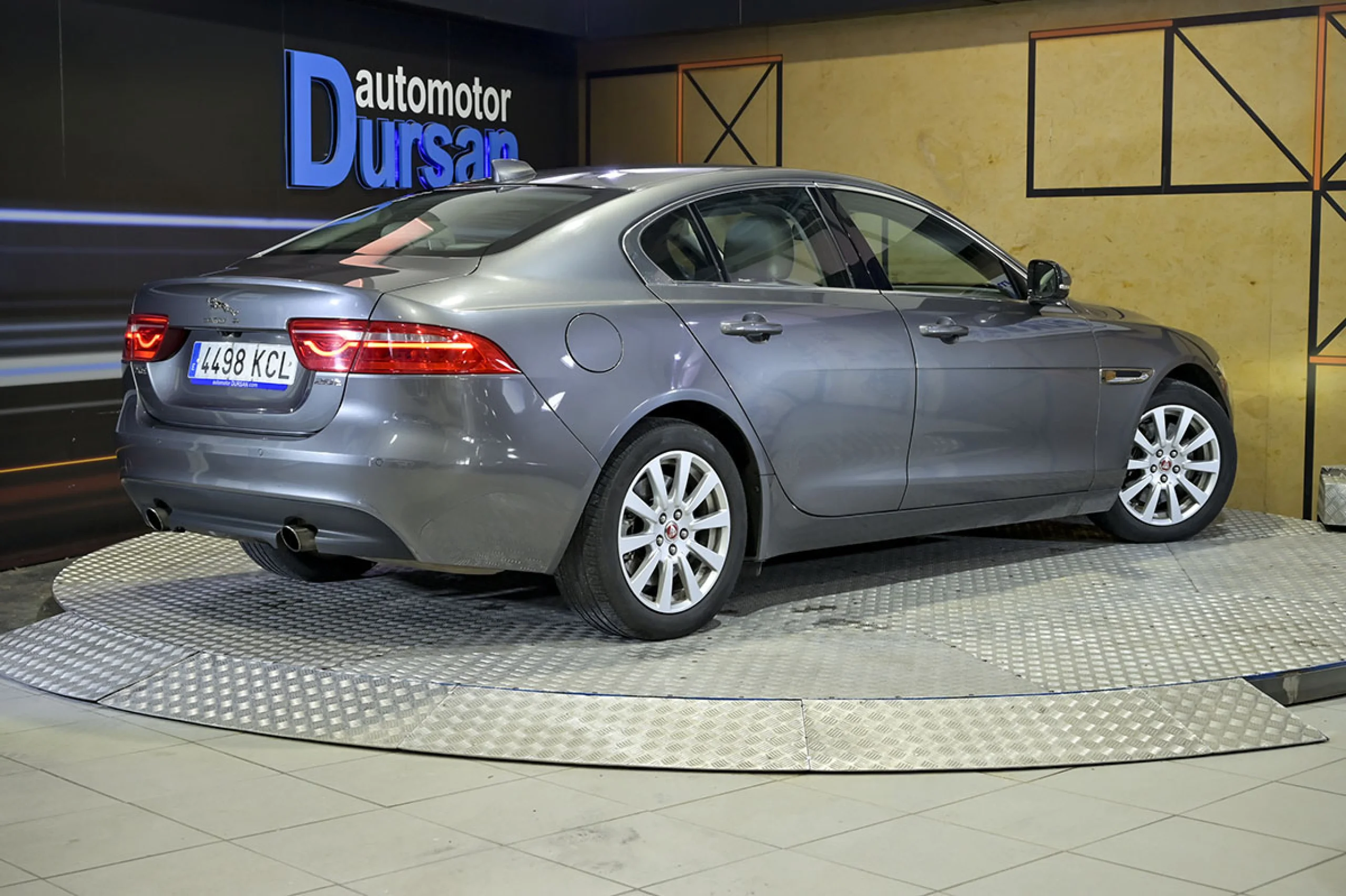 Jaguar XE 2.0I 147kW RWD Prestige Auto - Foto 5