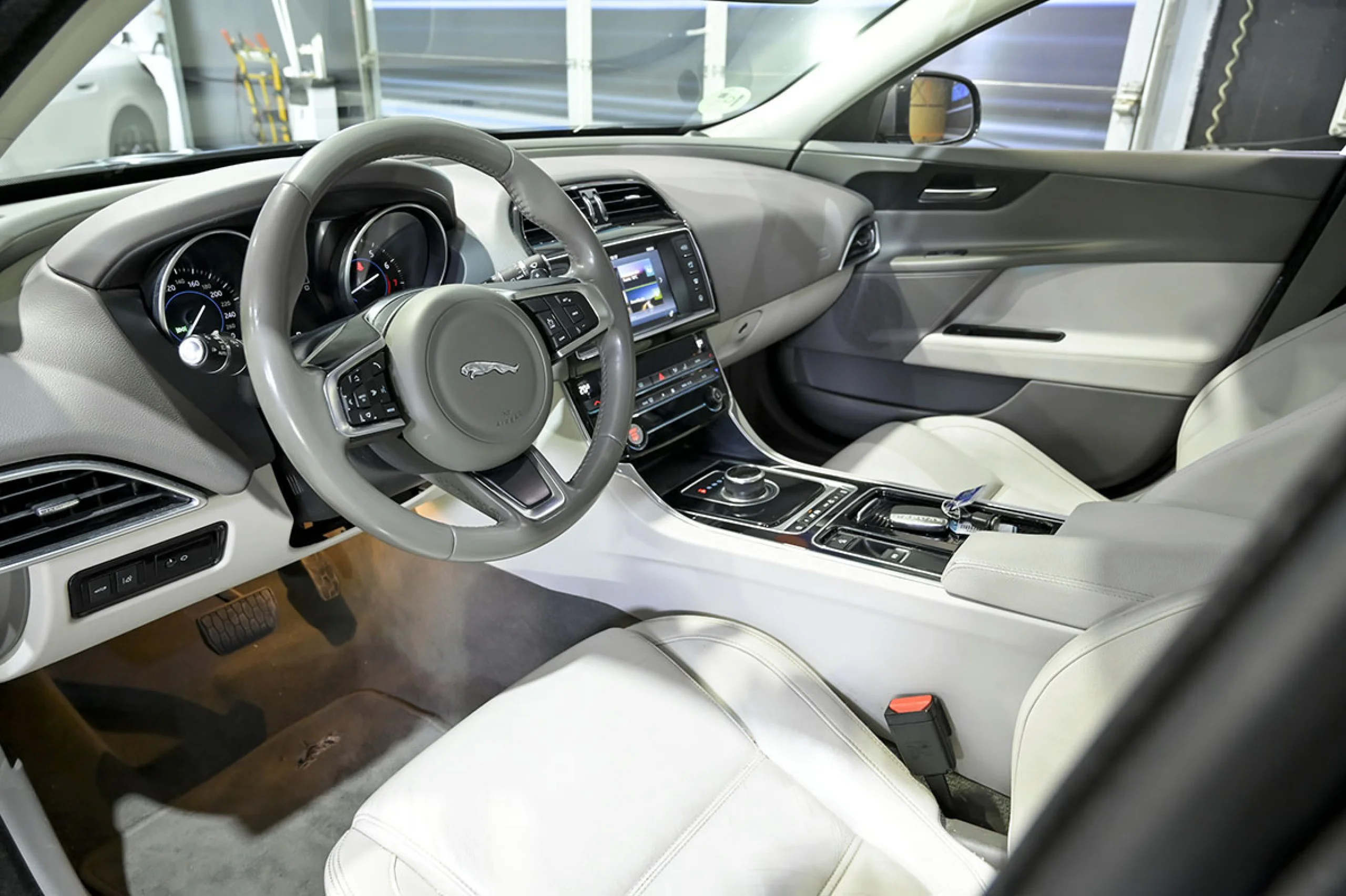 Jaguar XE 2.0I 147kW RWD Prestige Auto - Foto 6