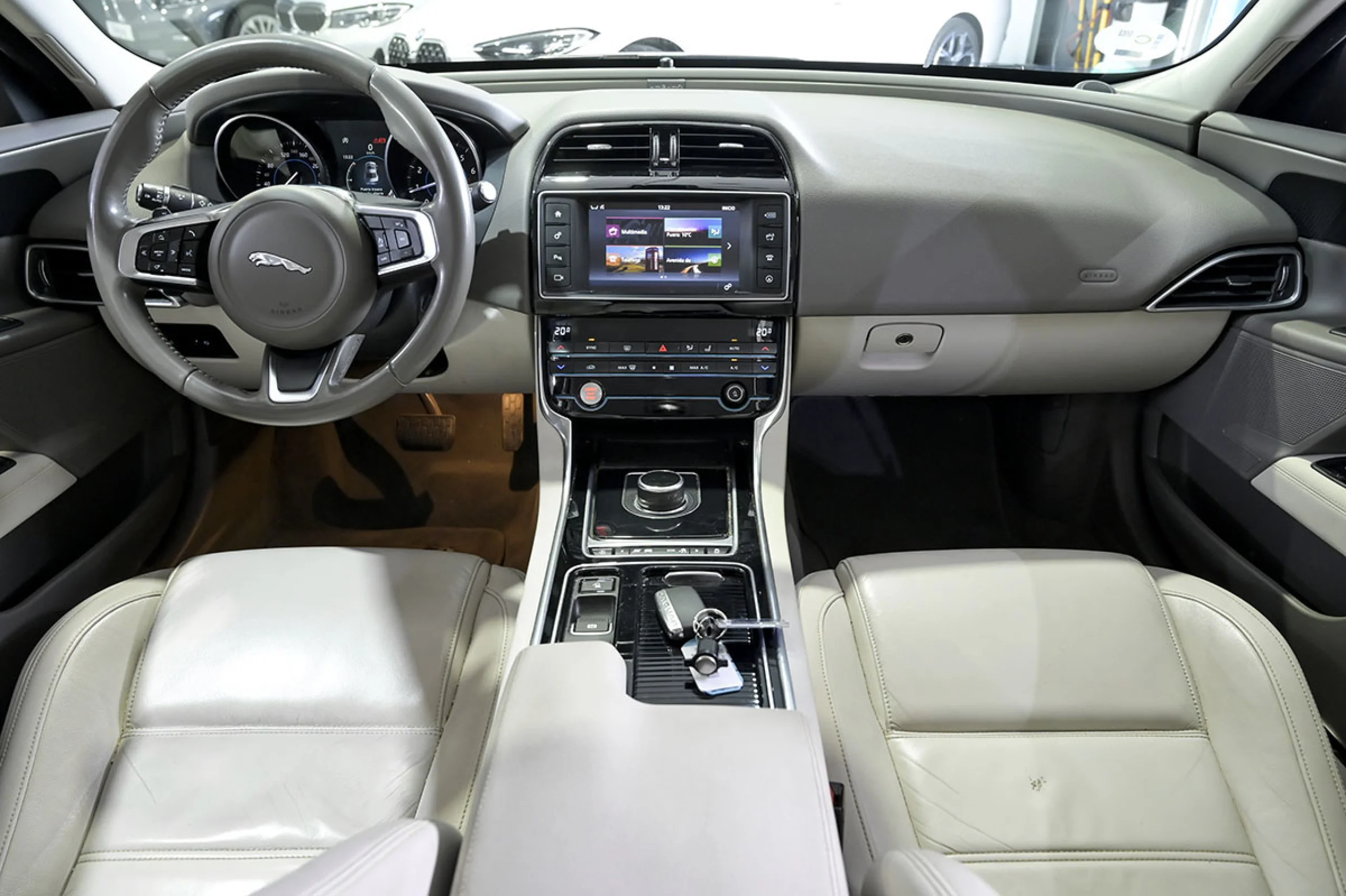 Jaguar XE 2.0I 147kW RWD Prestige Auto - Foto 8