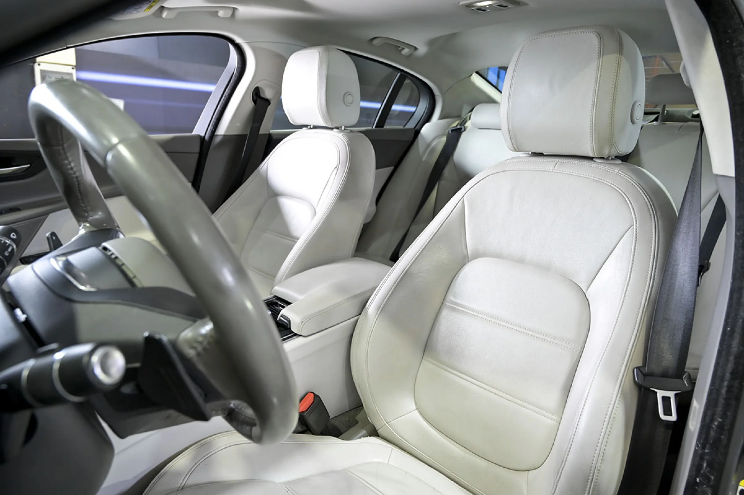 Jaguar XE 2.0I 147kW RWD Prestige Auto - Foto 9