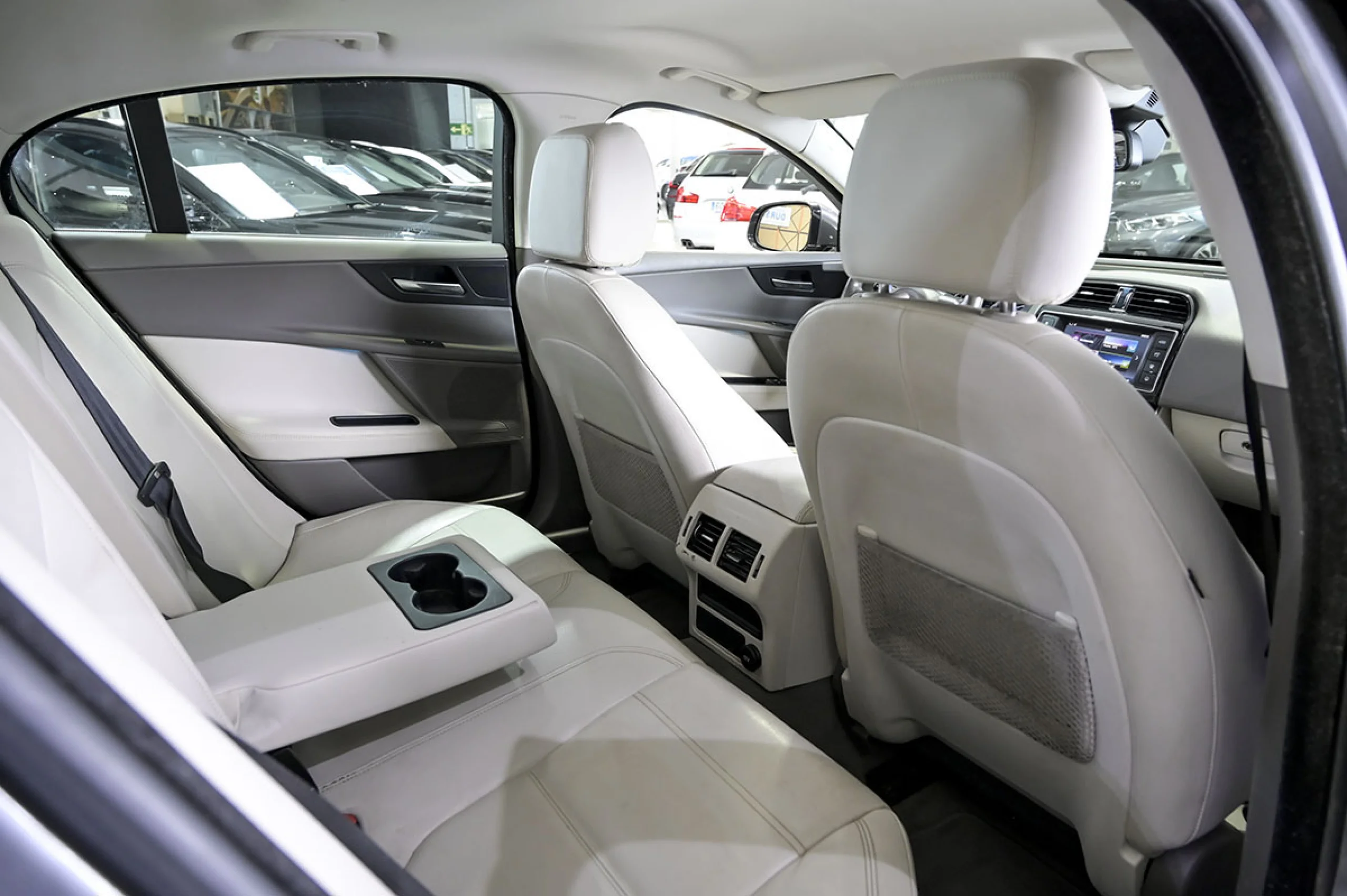 Jaguar XE 2.0I 147kW RWD Prestige Auto - Foto 16