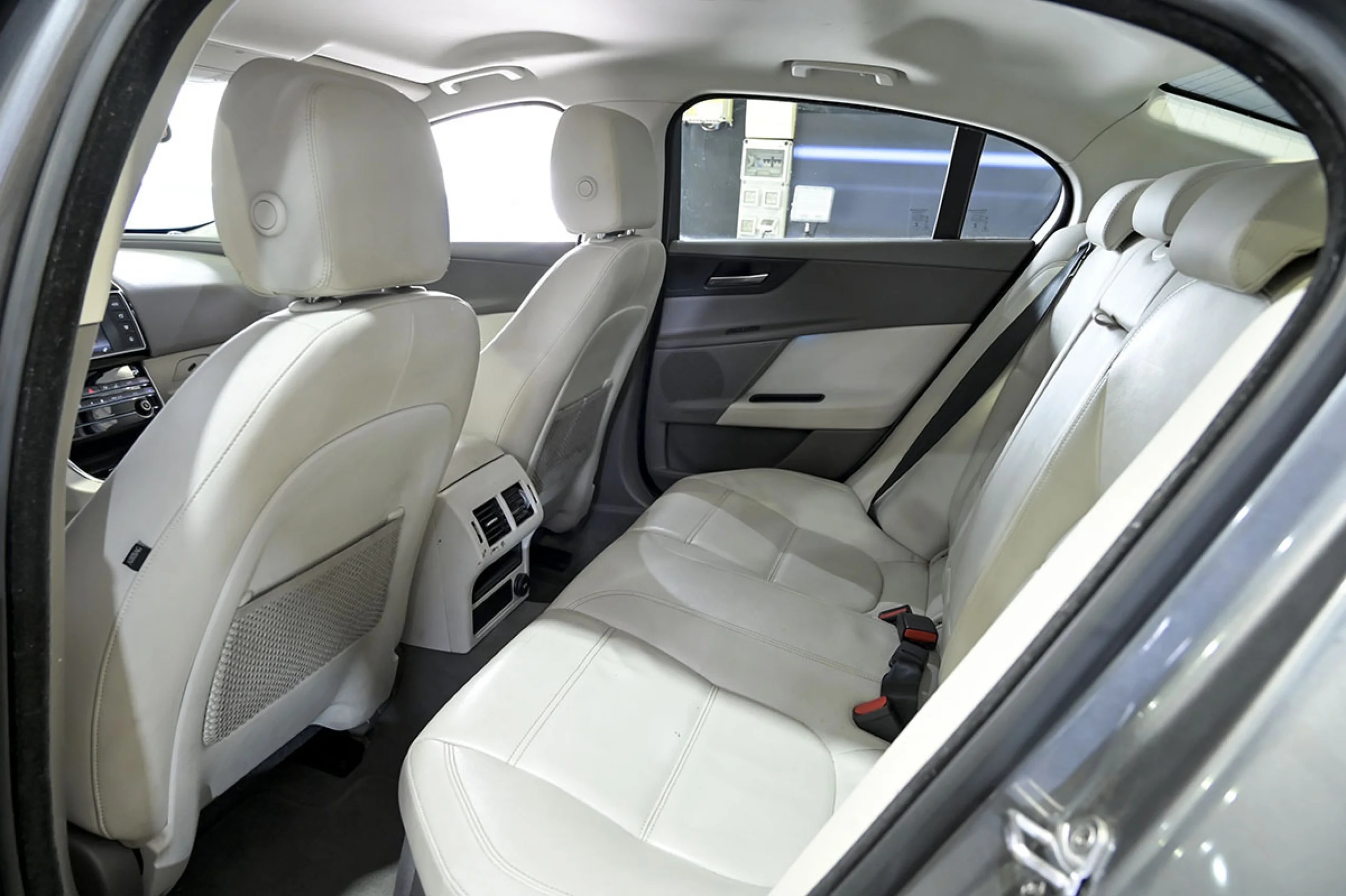 Jaguar XE 2.0I 147kW RWD Prestige Auto - Foto 17