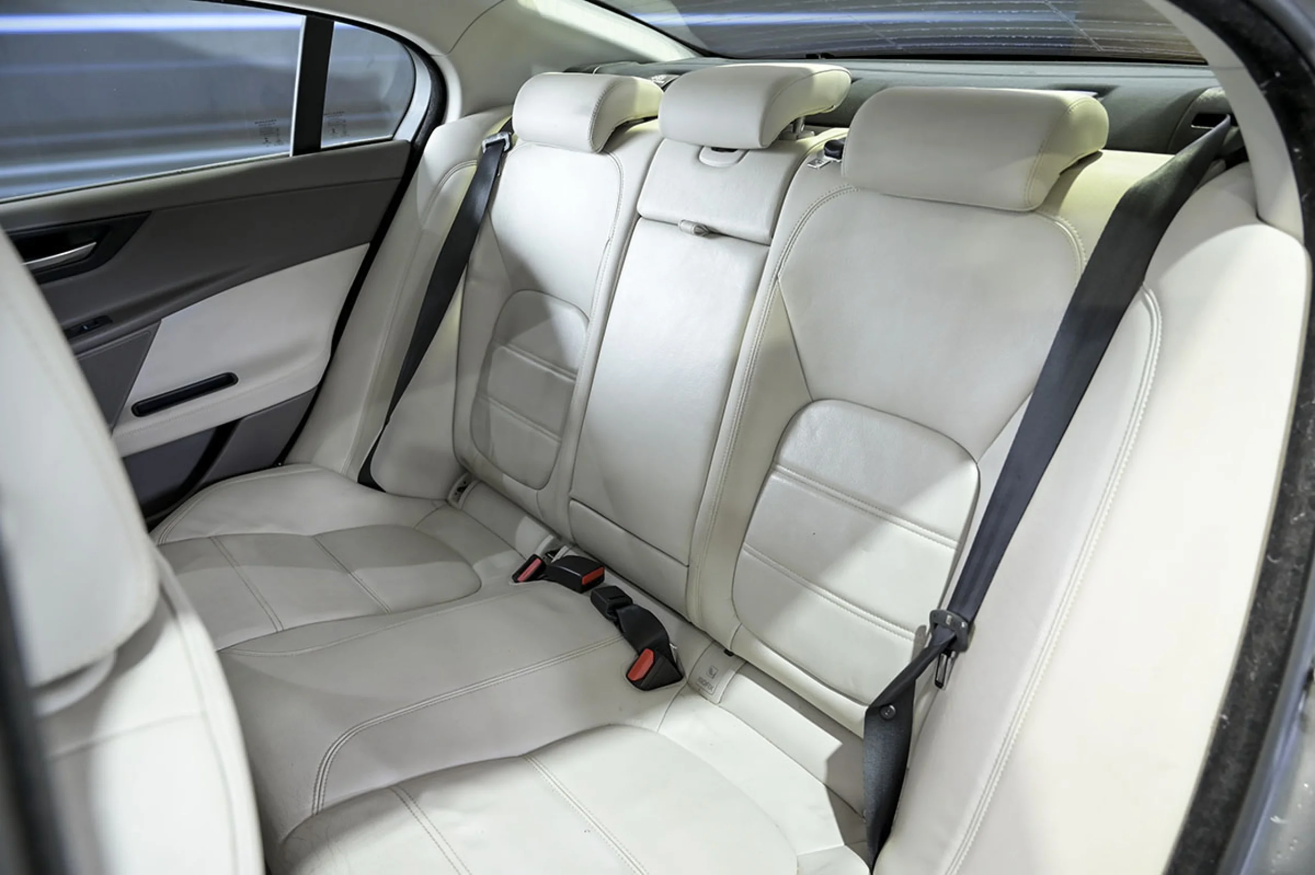 Jaguar XE 2.0I 147kW RWD Prestige Auto - Foto 10