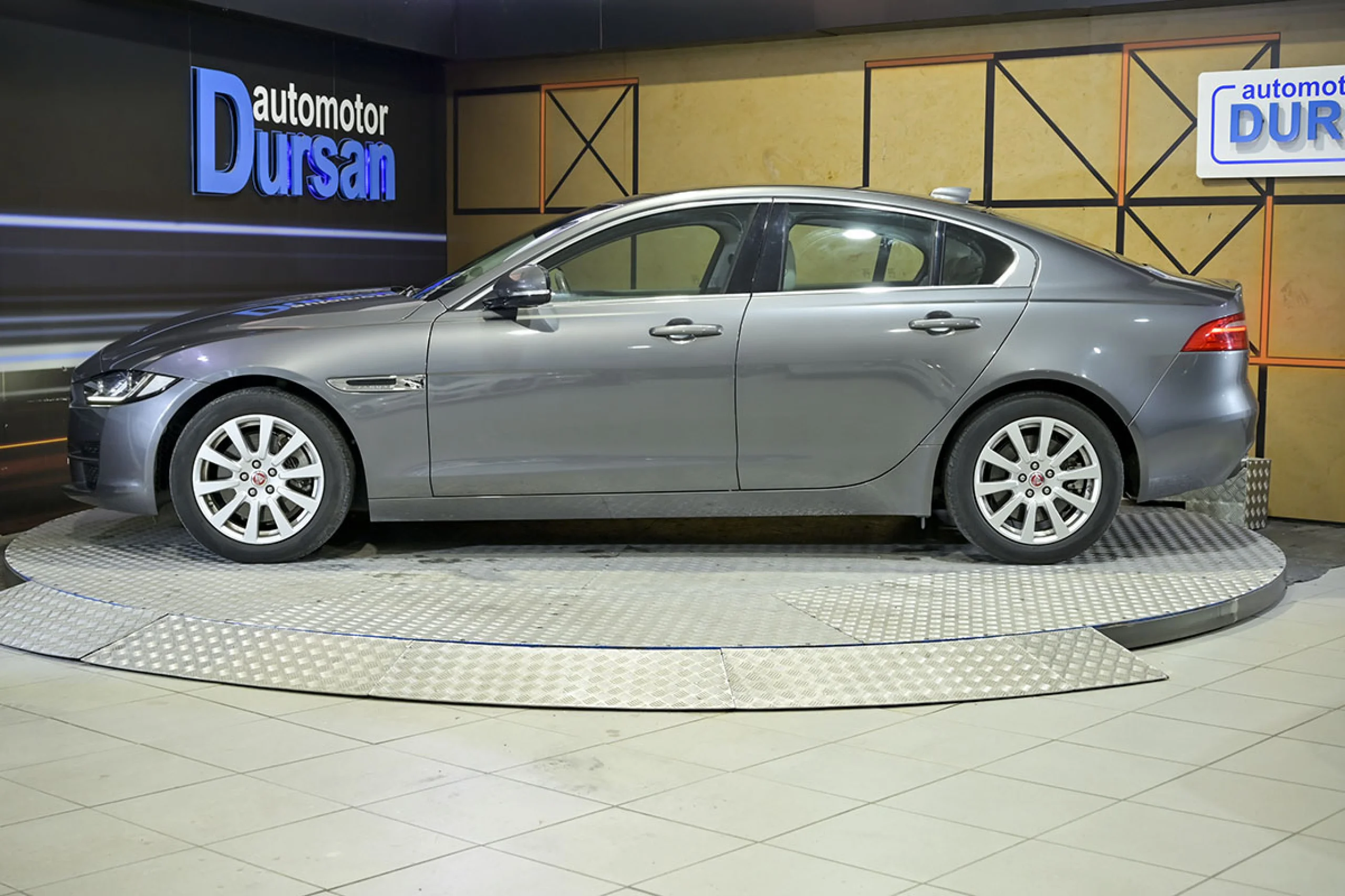 Jaguar XE 2.0I 147kW RWD Prestige Auto - Foto 20