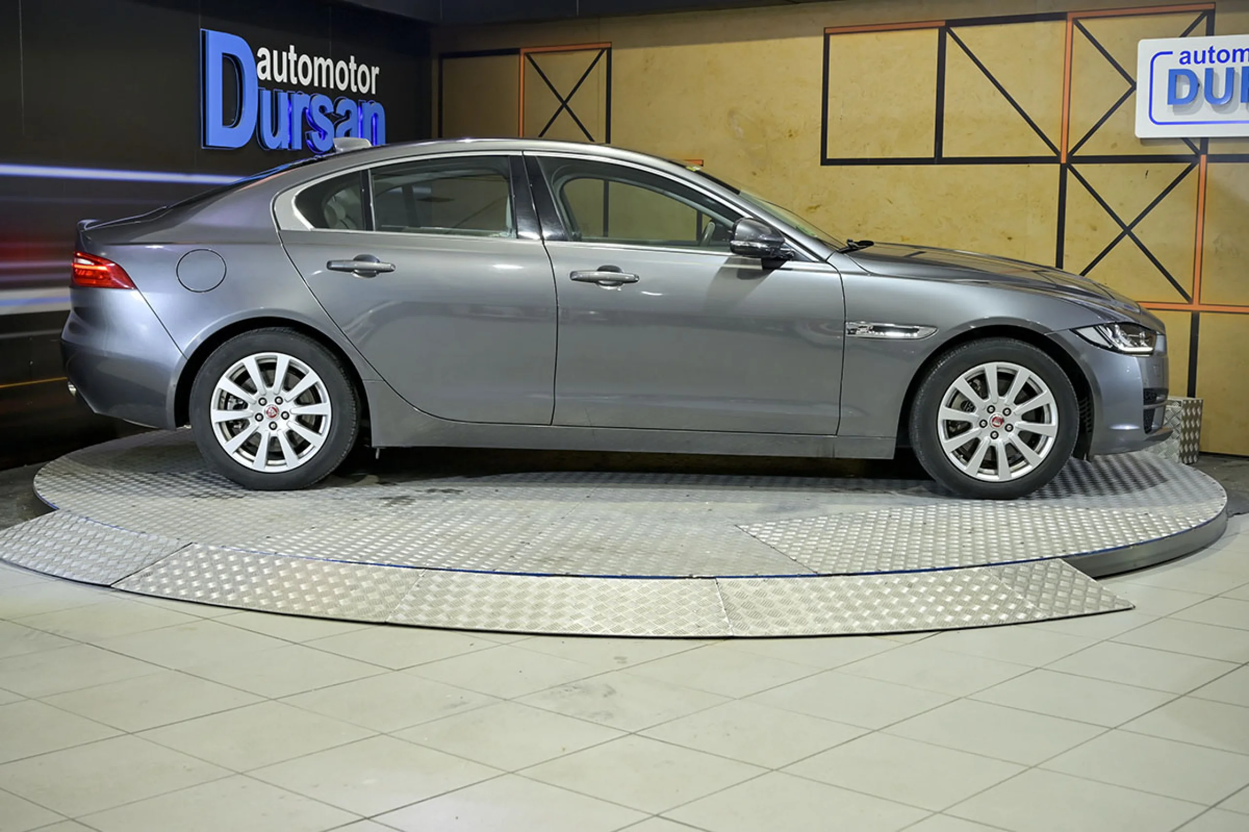 Jaguar XE 2.0I 147kW RWD Prestige Auto - Foto 21