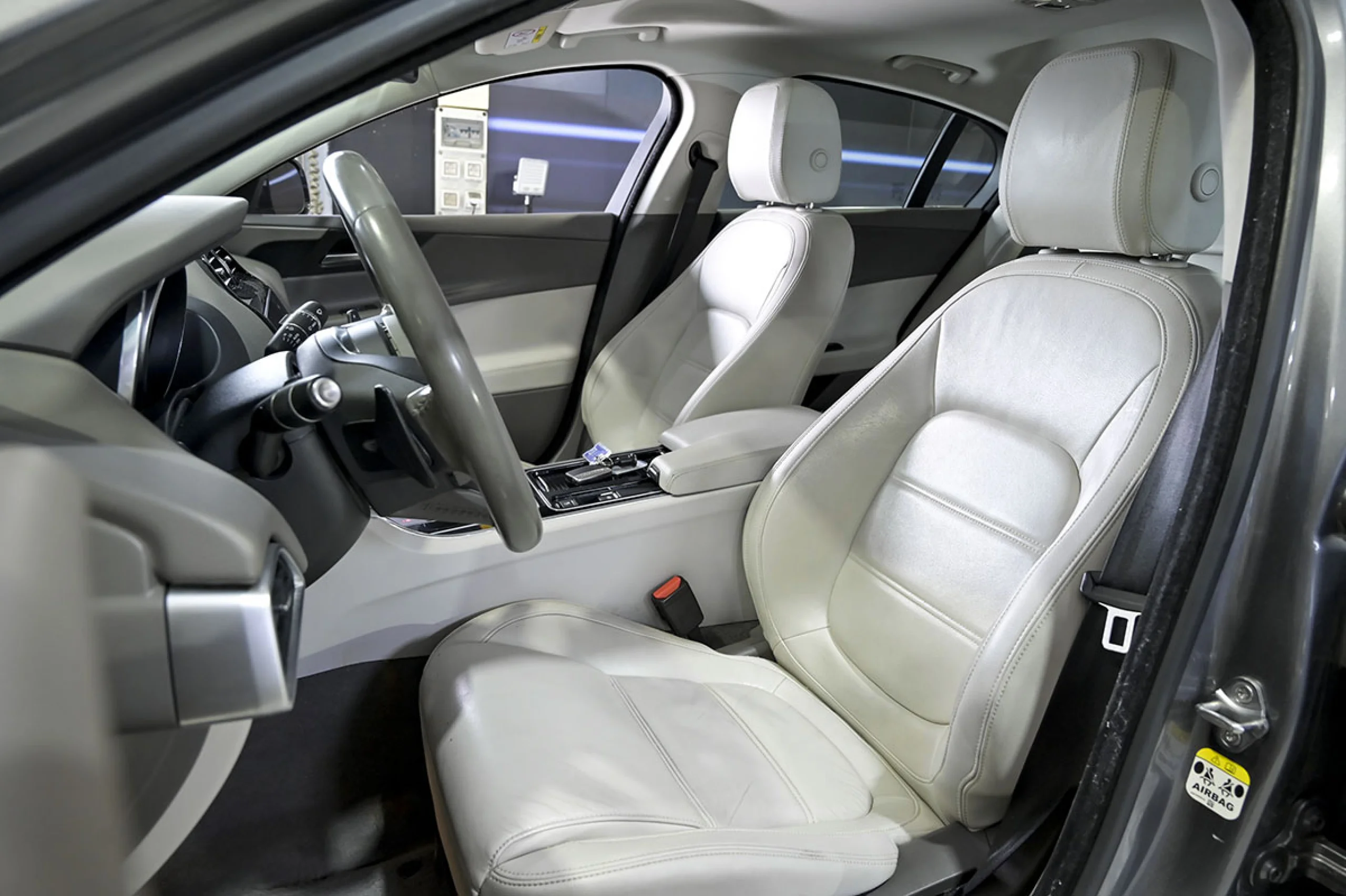 Jaguar XE 2.0I 147kW RWD Prestige Auto - Foto 24