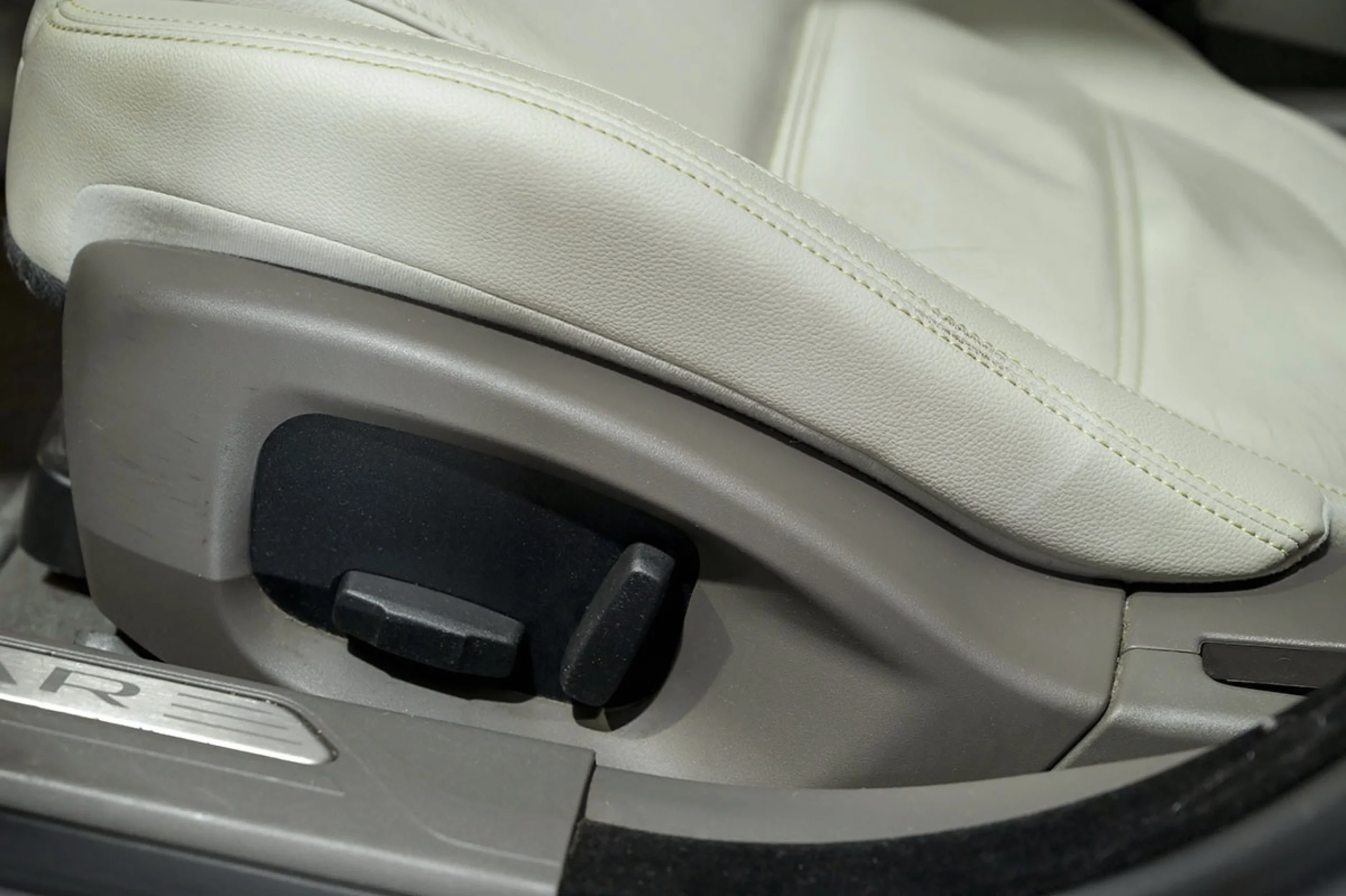 Jaguar XE 2.0I 147kW RWD Prestige Auto - Foto 25