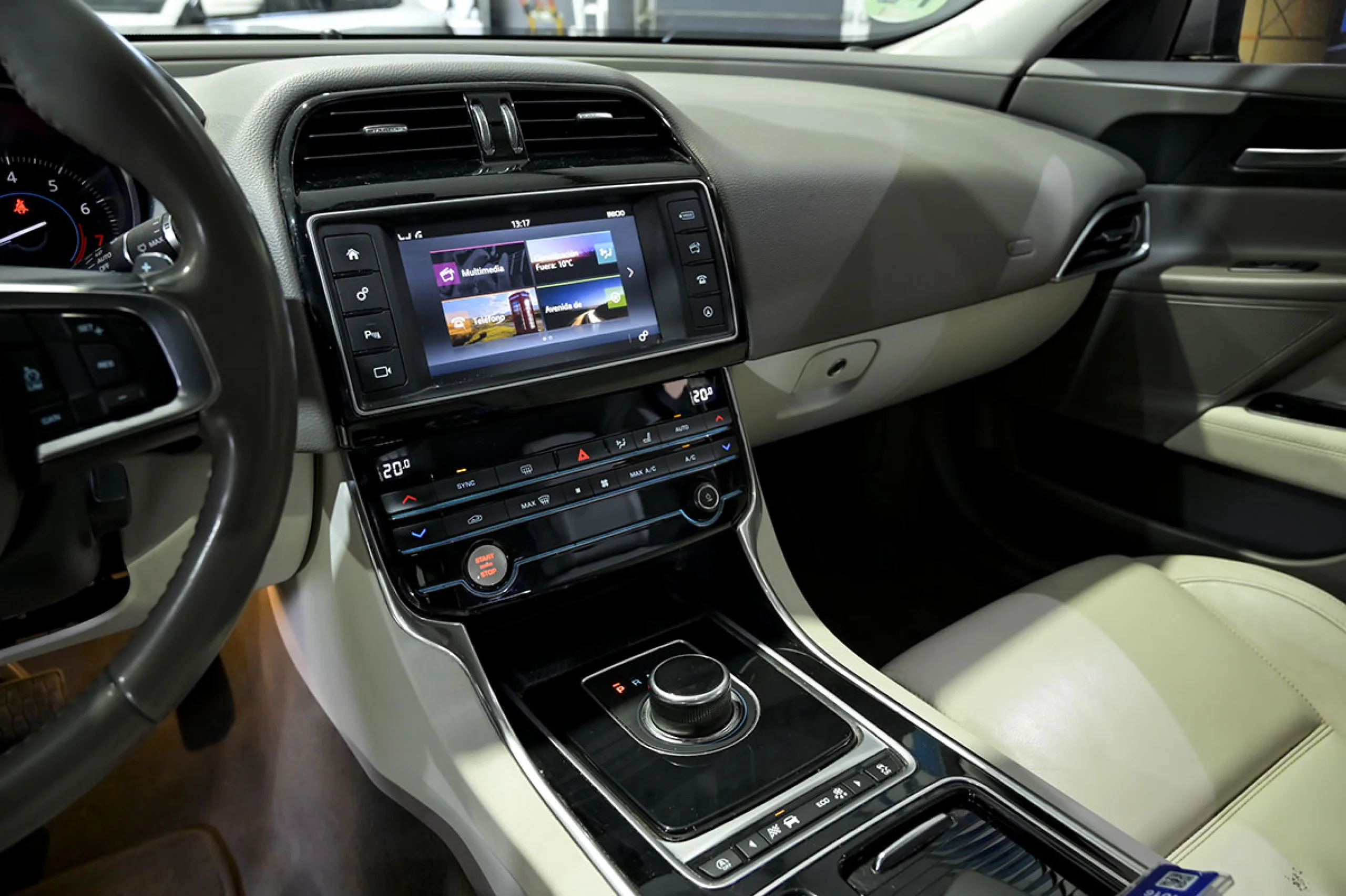 Jaguar XE 2.0I 147kW RWD Prestige Auto - Foto 31