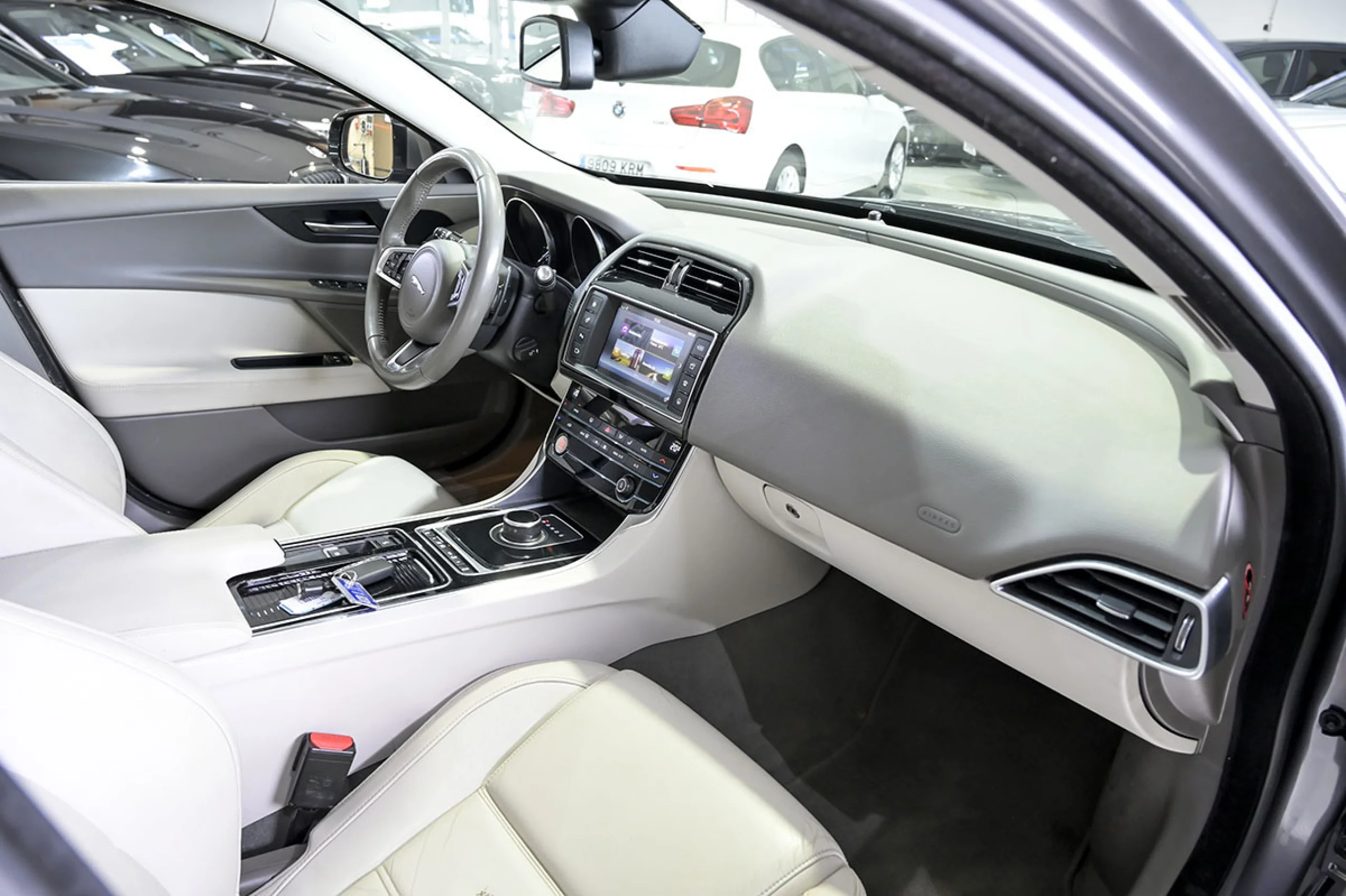 Jaguar XE 2.0I 147kW RWD Prestige Auto - Foto 39