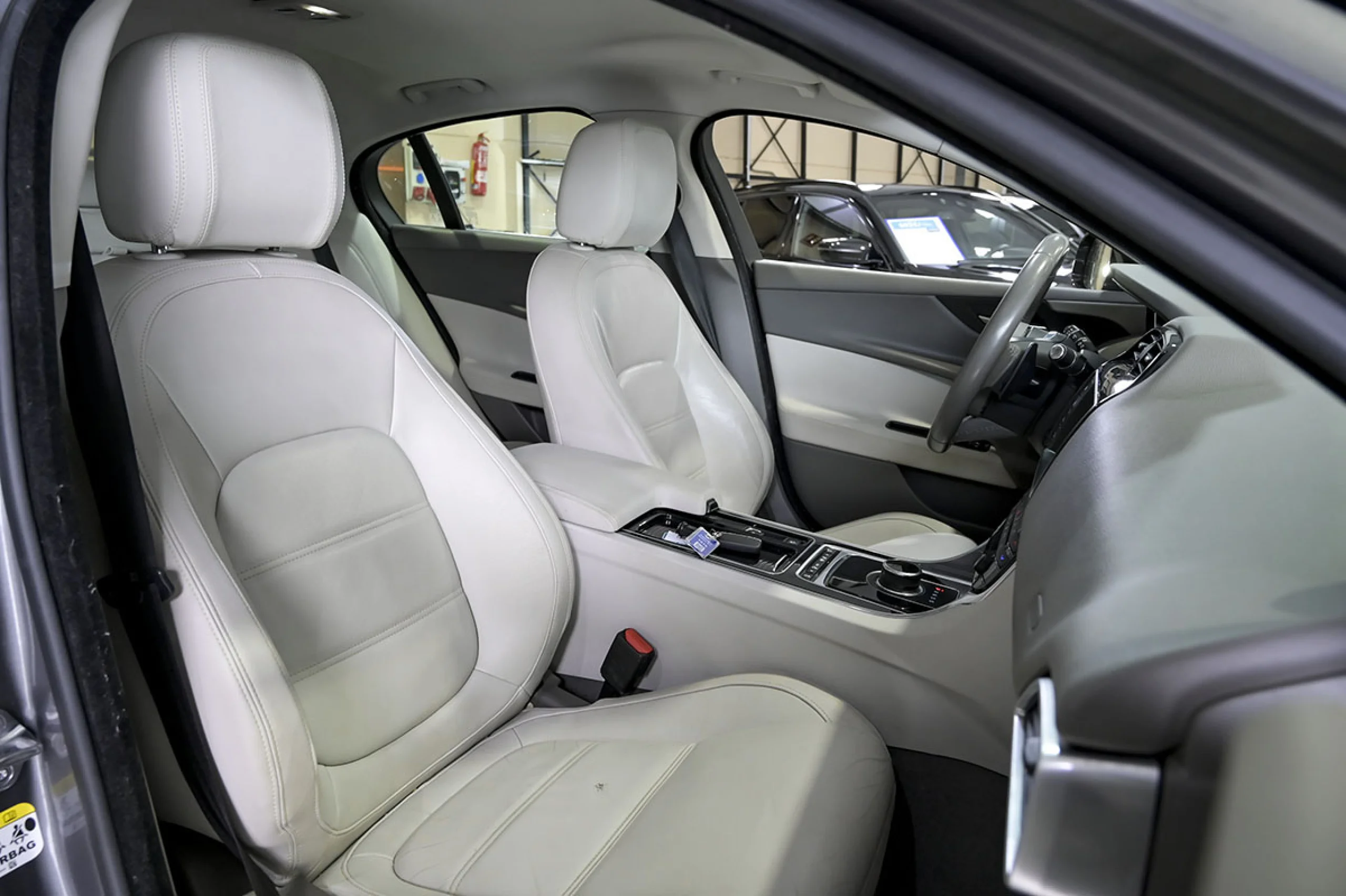 Jaguar XE 2.0I 147kW RWD Prestige Auto - Foto 42